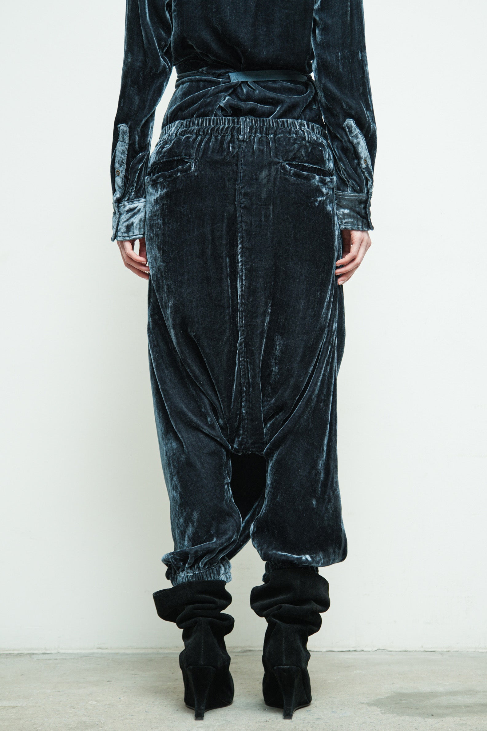 files/S-221R-RouxShirt-Azure-P-303F-Imanpant-Azure-011.jpg