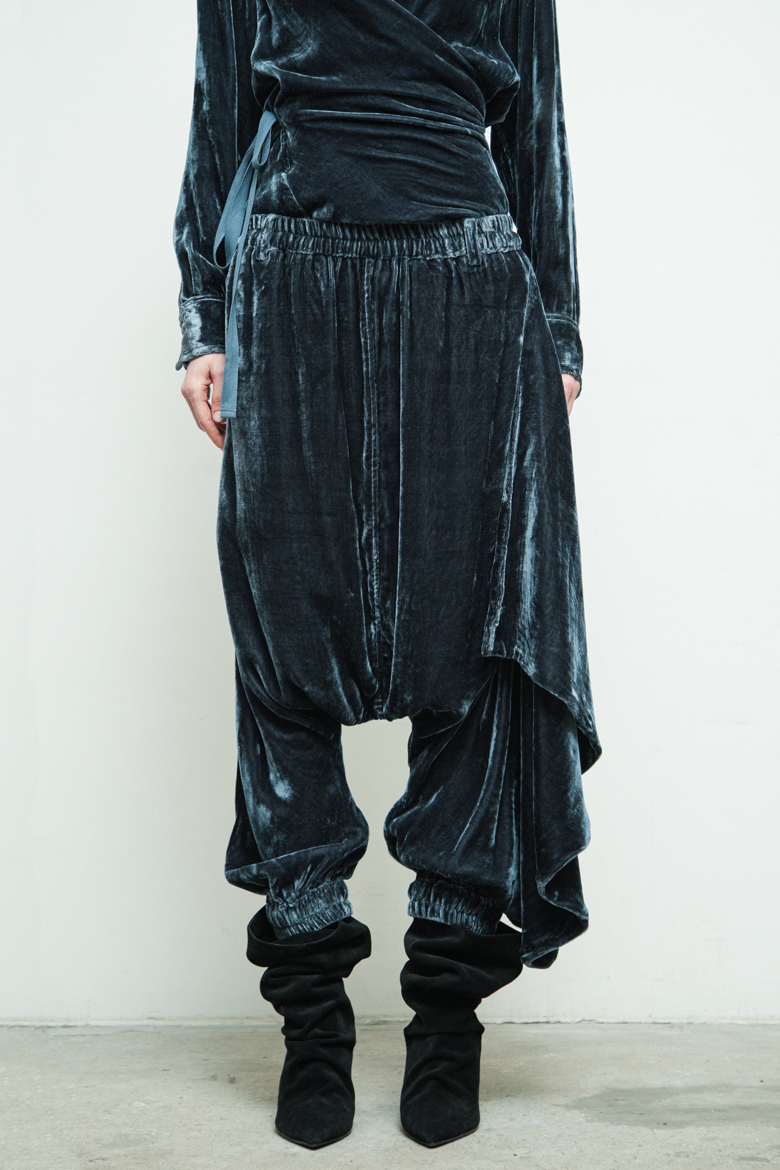 files/S-221R-RouxShirt-Azure-P-303F-Imanpant-Azure-03.jpg