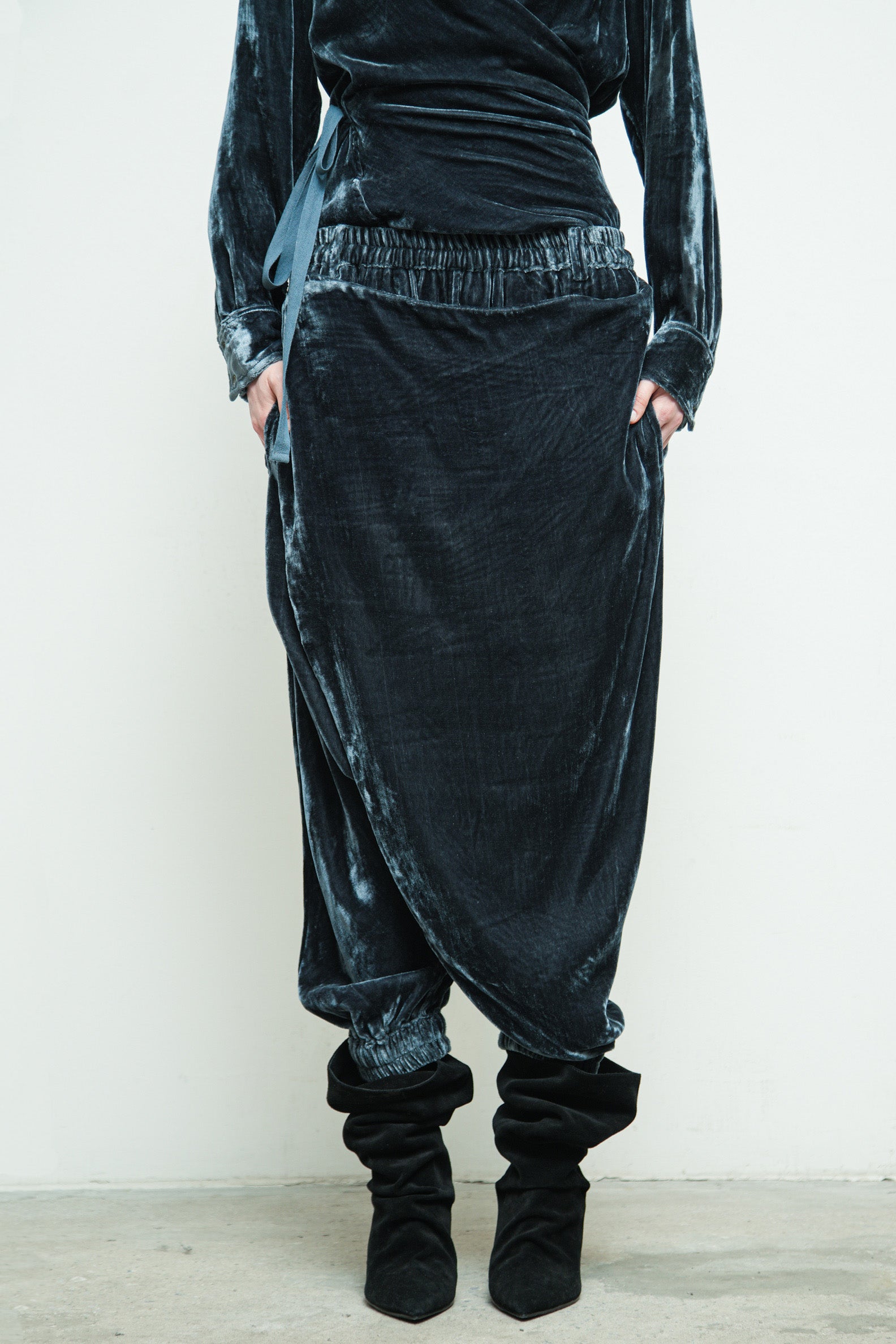files/S-221R-RouxShirt-Azure-P-303F-Imanpant-Azure-04.jpg