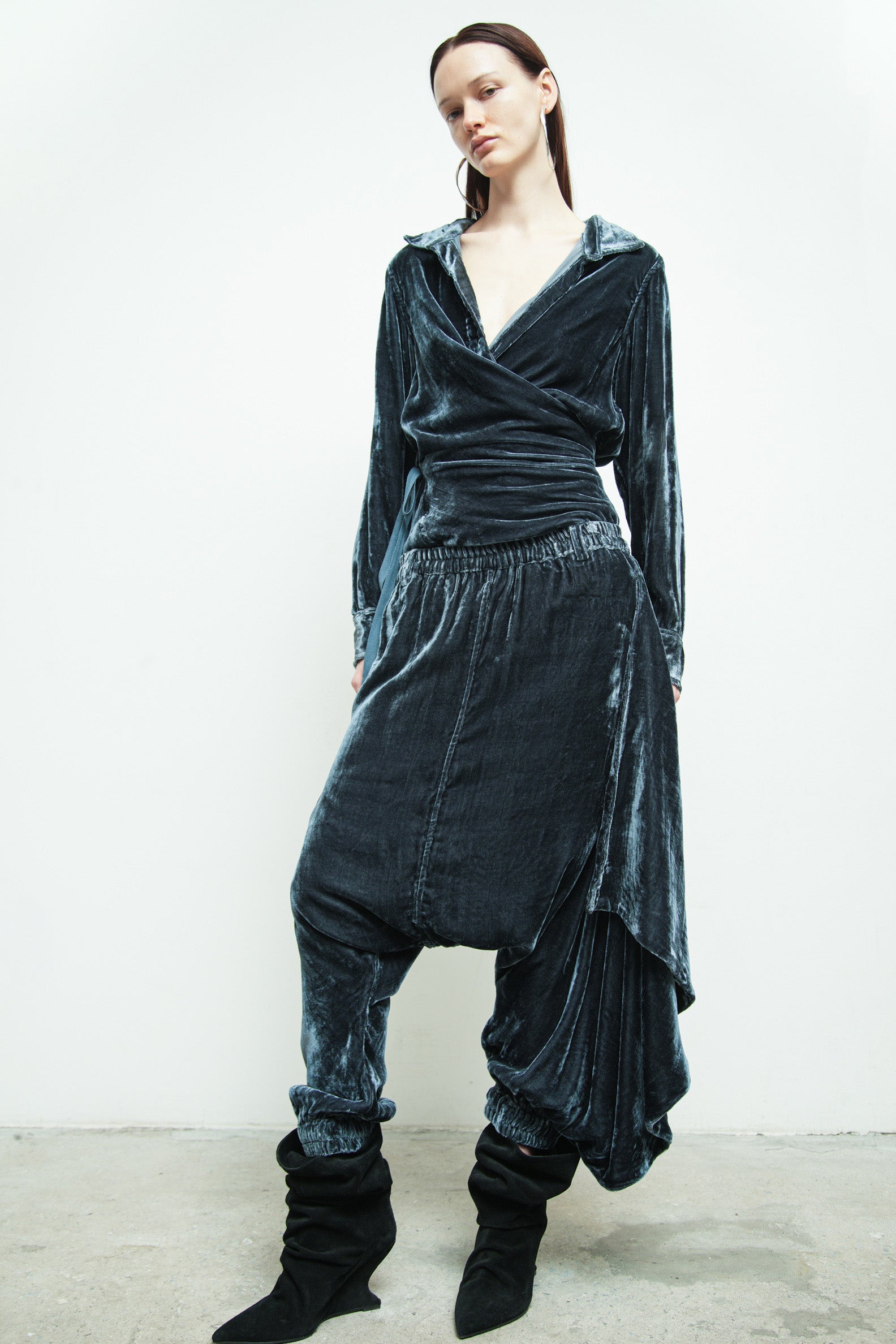 files/S-221R-RouxShirt-Azure-P-303F-Imanpant-Azure-05.jpg