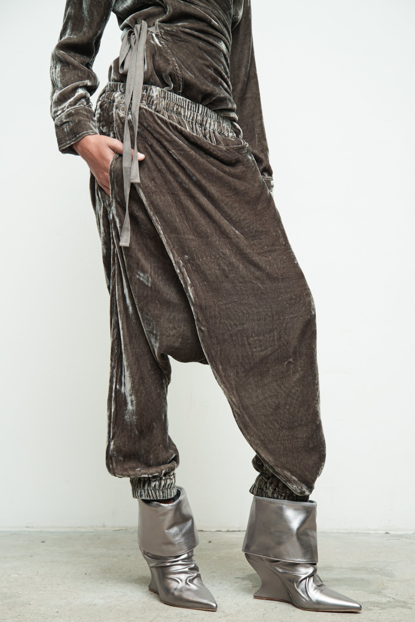 files/S-221R-RouxShirt-Quartz-P-303F-ImanPant-Quartz-01.jpg