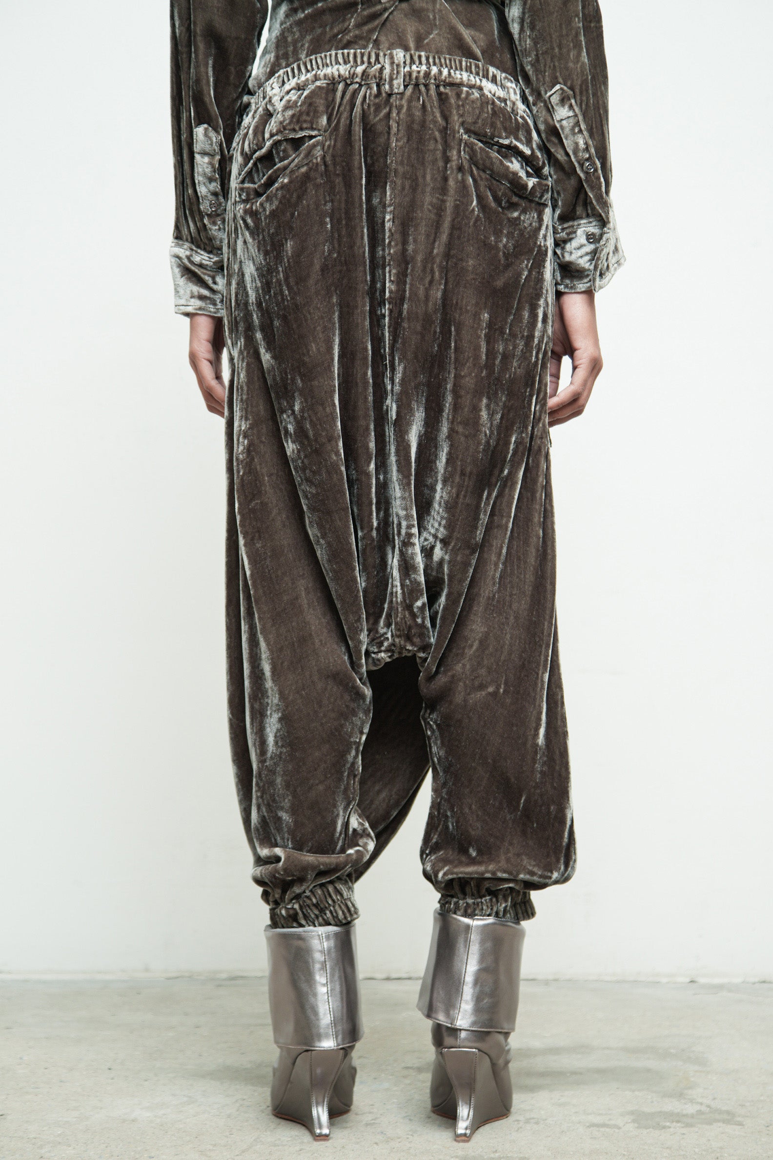 files/S-221R-RouxShirt-Quartz-P-303F-ImanPant-Quartz-011.jpg