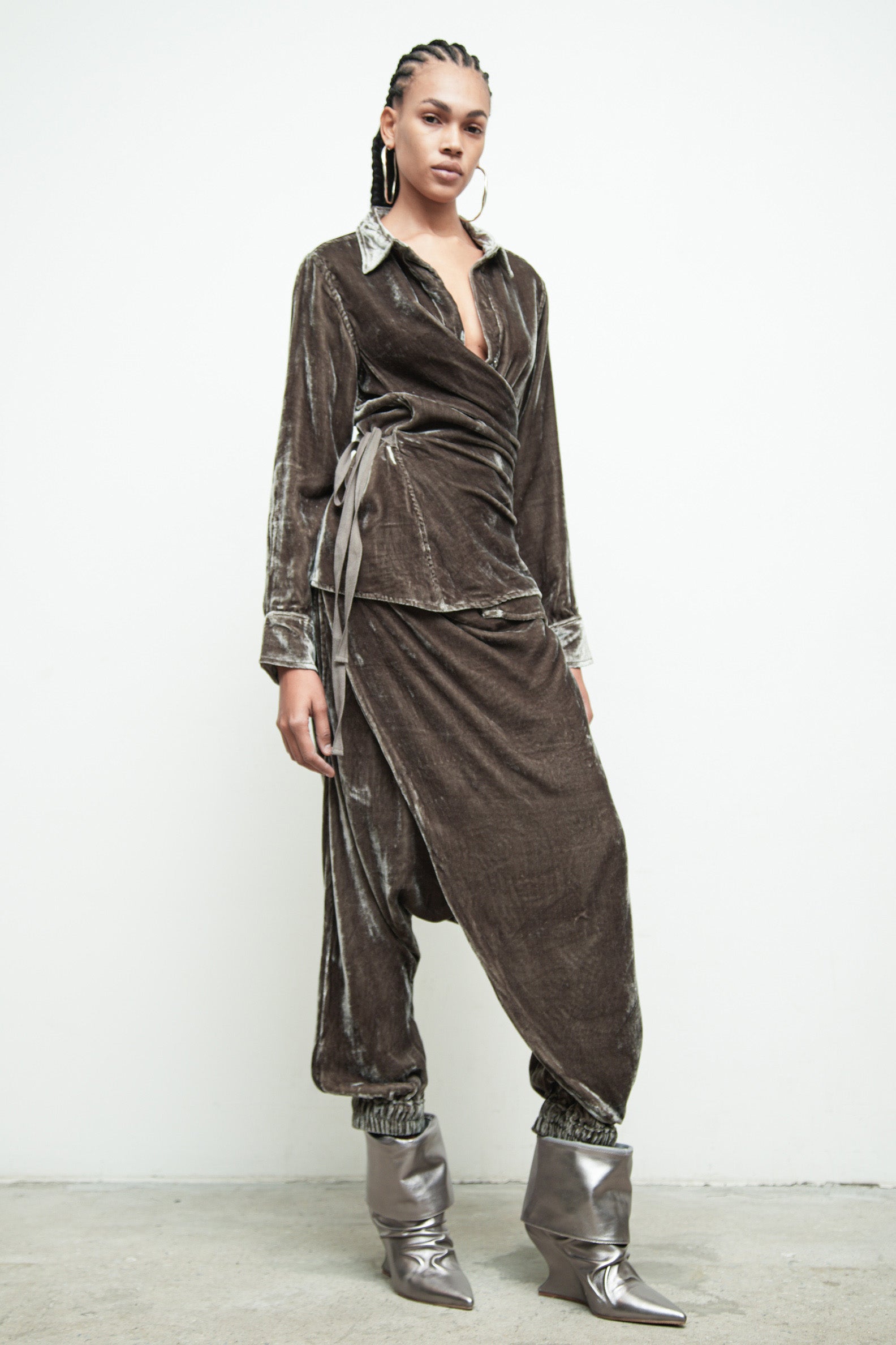 files/S-221R-RouxShirt-Quartz-P-303F-ImanPant-Quartz-03.jpg