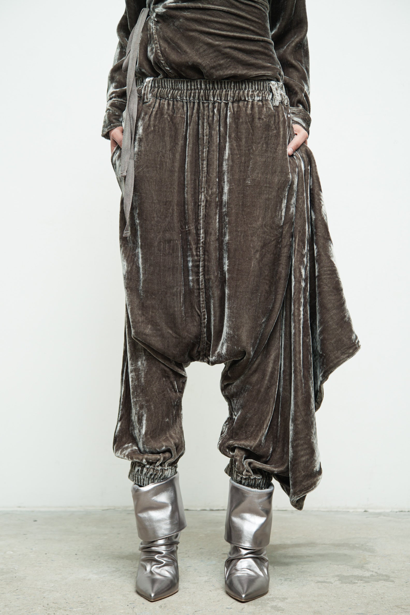 files/S-221R-RouxShirt-Quartz-P-303F-ImanPant-Quartz-08.jpg
