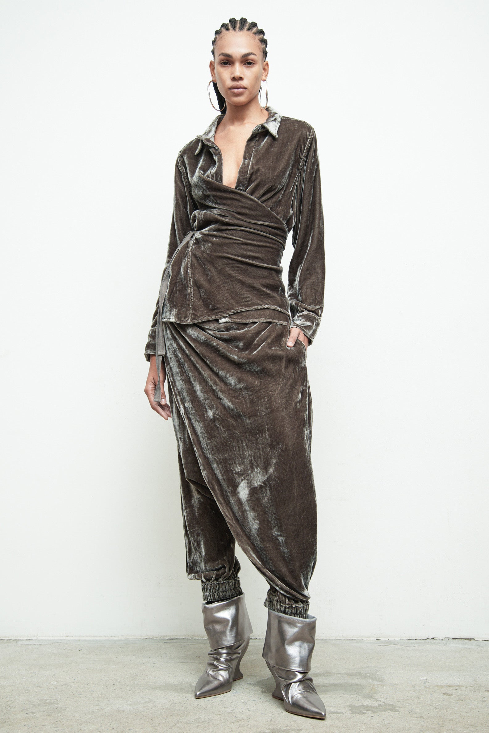 files/S-221R-RouxShirt-Quartz-P-303F-ImanPant-Quartz-09.jpg
