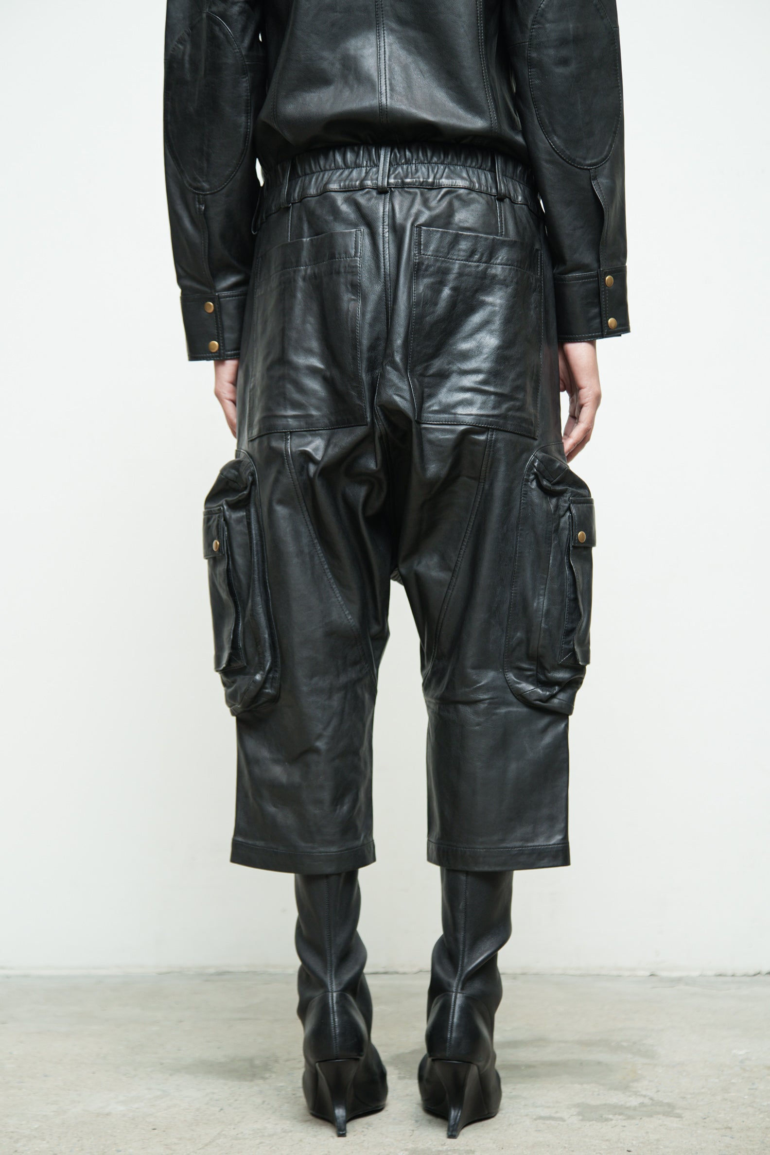 files/S-339C-SethShirt-Black-P-360-CelkaPant-Black-03.jpg