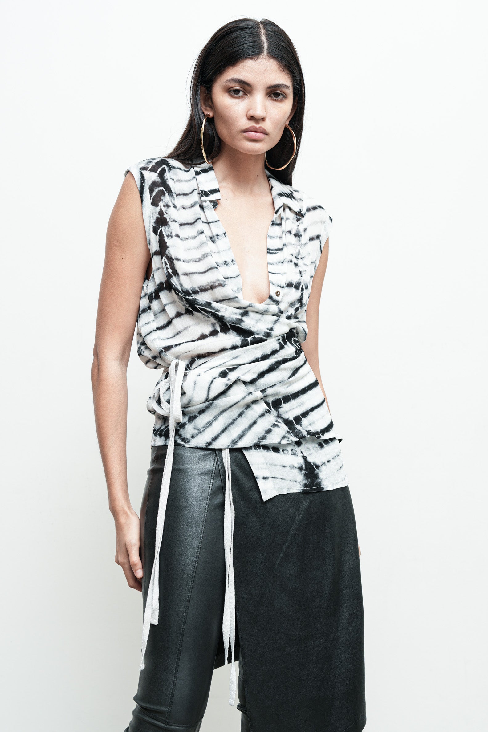 files/S-356D-SleevelessRoux-BlackOffWhite-04.jpg