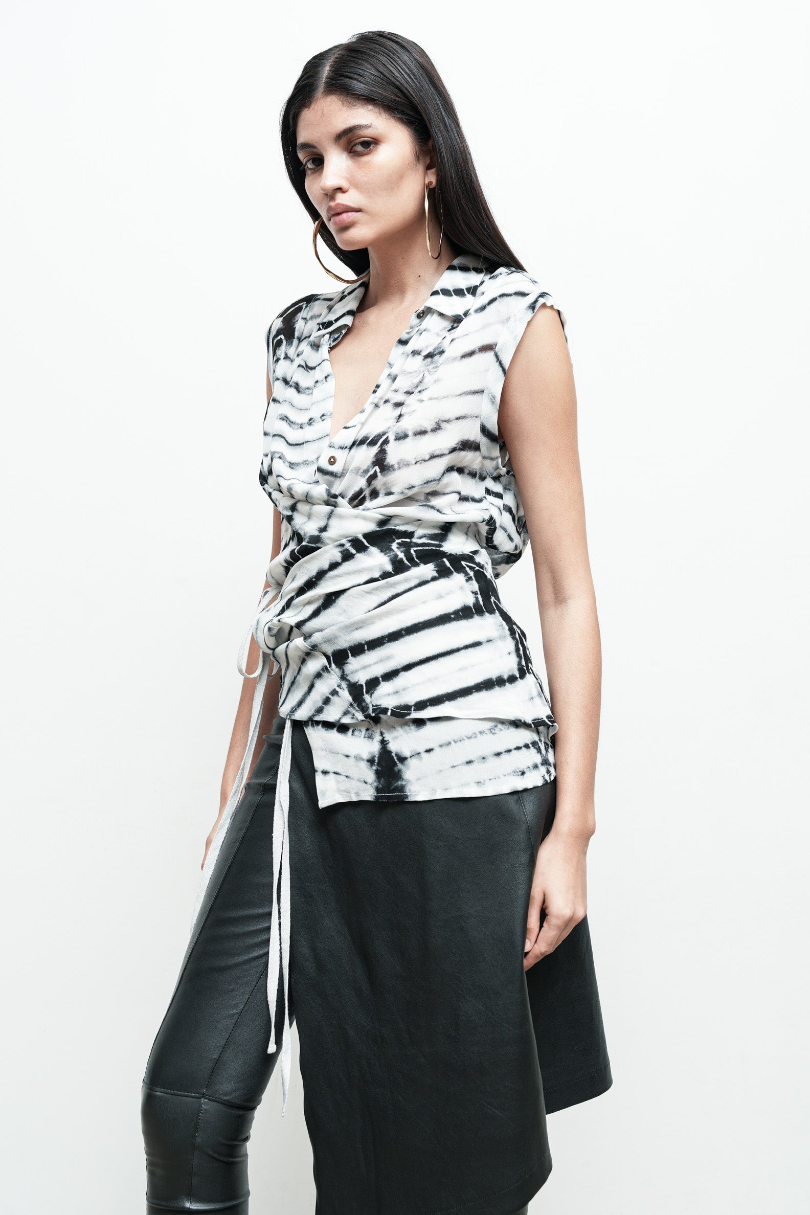 files/S-356D-SleevelessRoux-BlackOffWhite-05.jpg