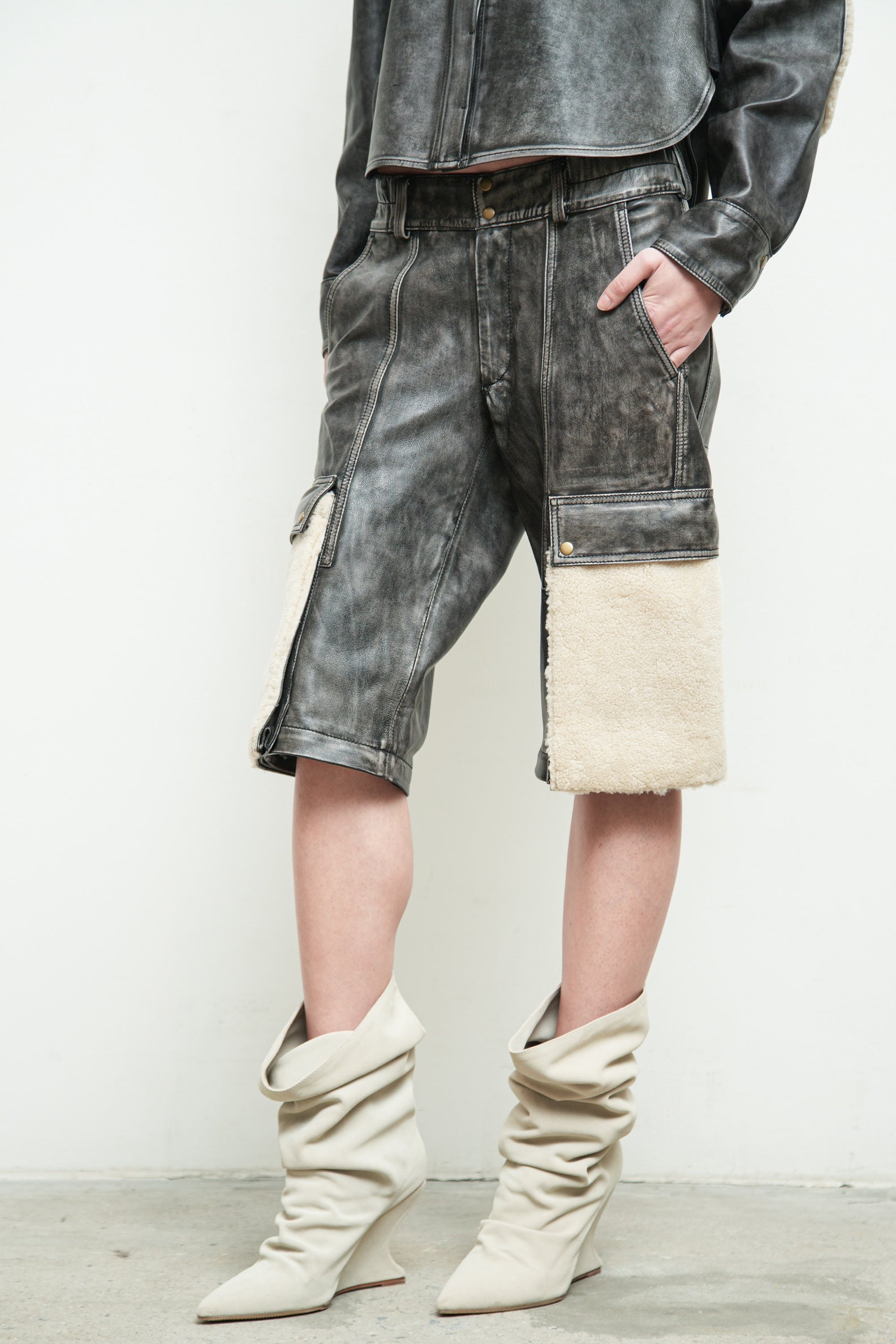 files/S-359C-FreyjaShirt-BlackBeige-P-358A-CrespinPant-BlackBeige-011.jpg