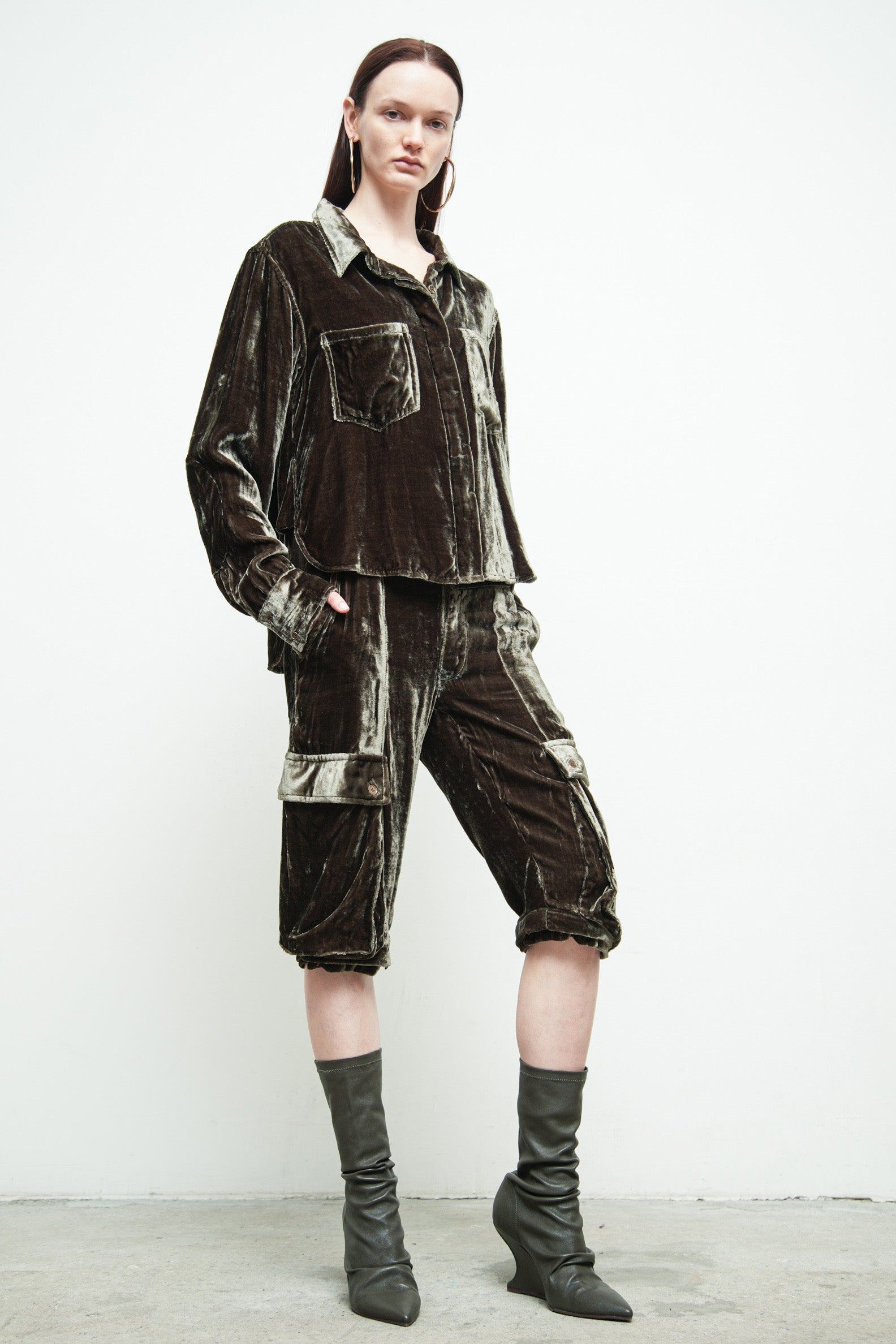 files/S-359F-FreyjaShirt-Moss-P-359-DuvalPant-Moss-05.jpg
