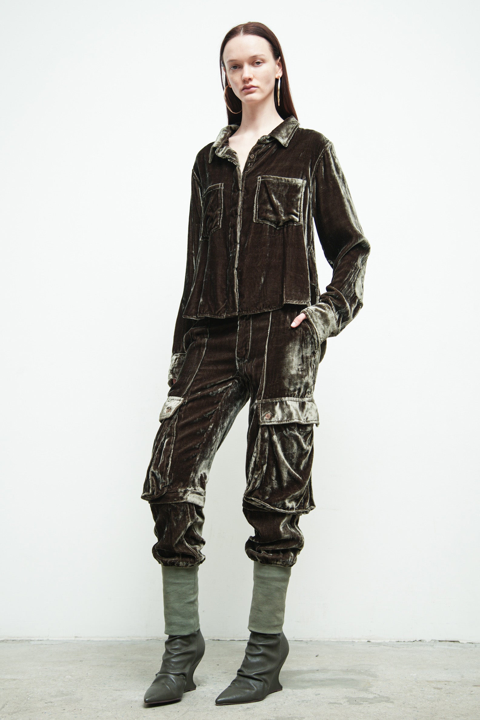 files/S-359F-FreyjaShirt-Moss-P-359-DuvalPant-Moss-07.jpg