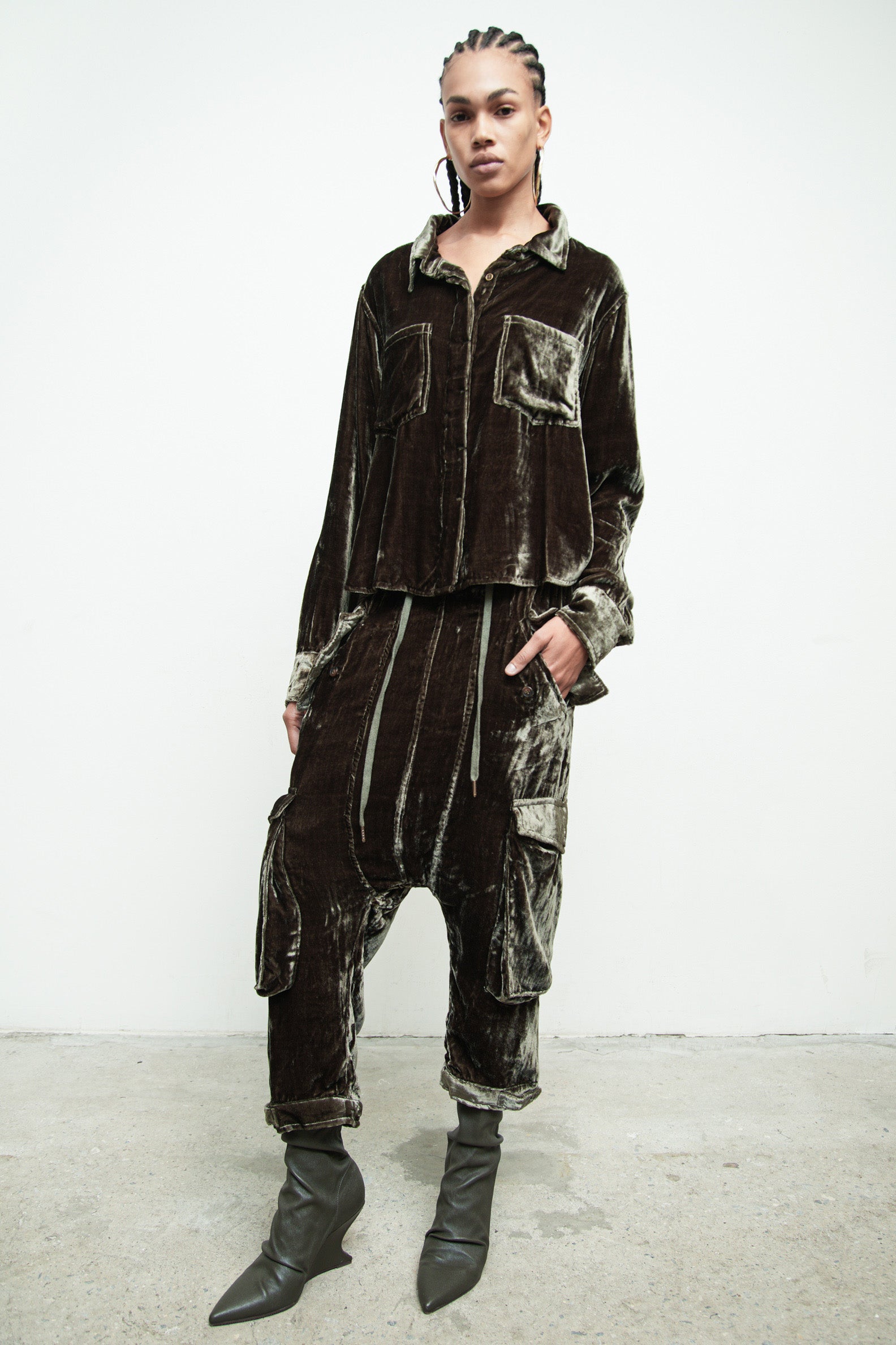 files/S-359F-FreyjaShirt-Moss-P-361-CesaroPant-Moss-02.jpg