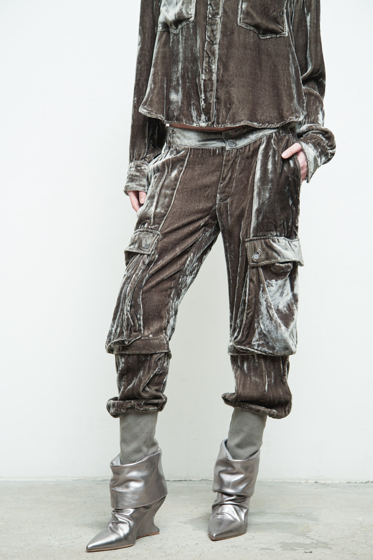 files/S-359F-FreyjaShirt-Quartz-P-359-DhavalPant-Quartz-01.jpg