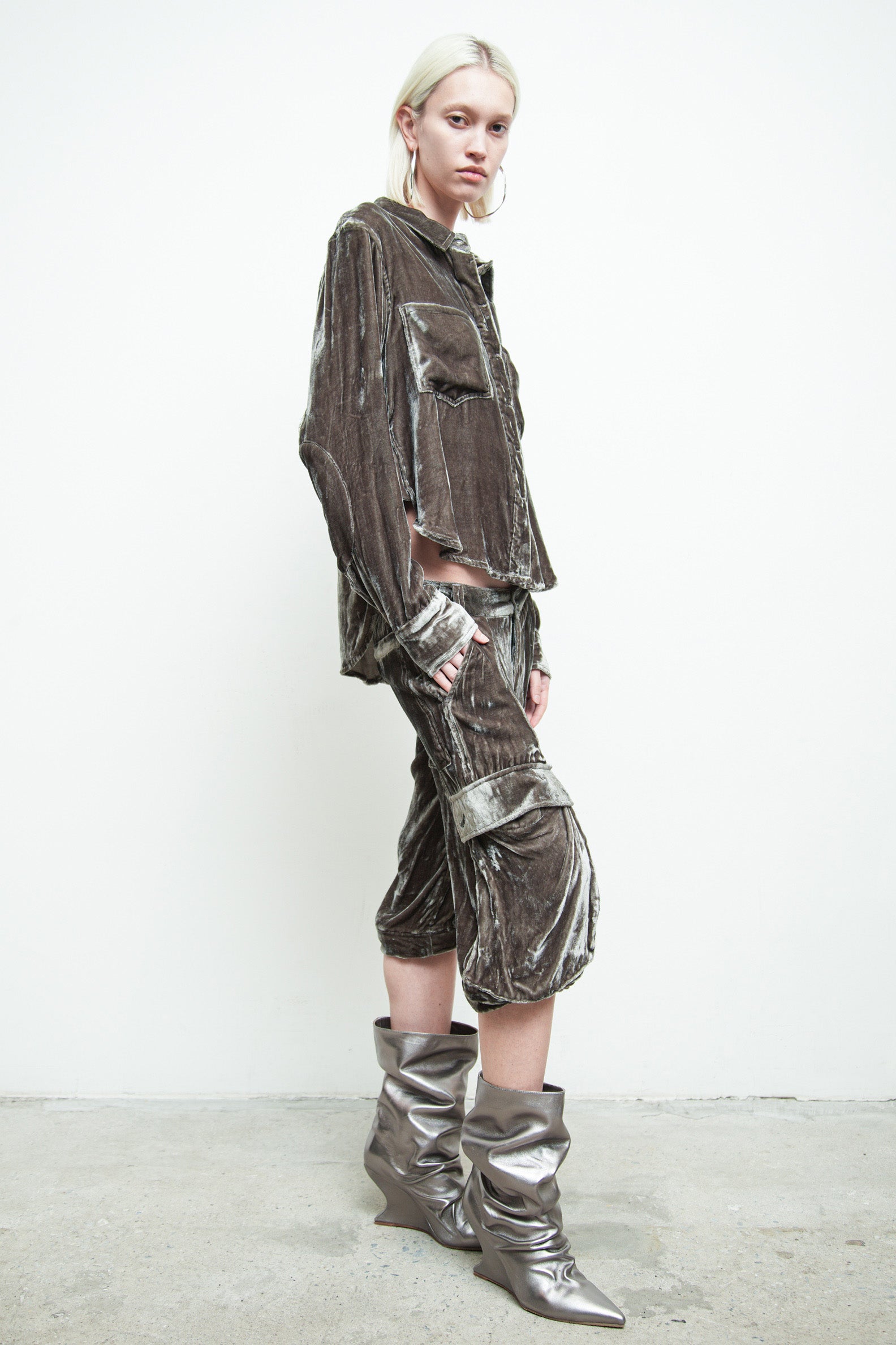 files/S-359F-FreyjaShirt-Quartz-P-359-DhavalPant-Quartz-03.jpg