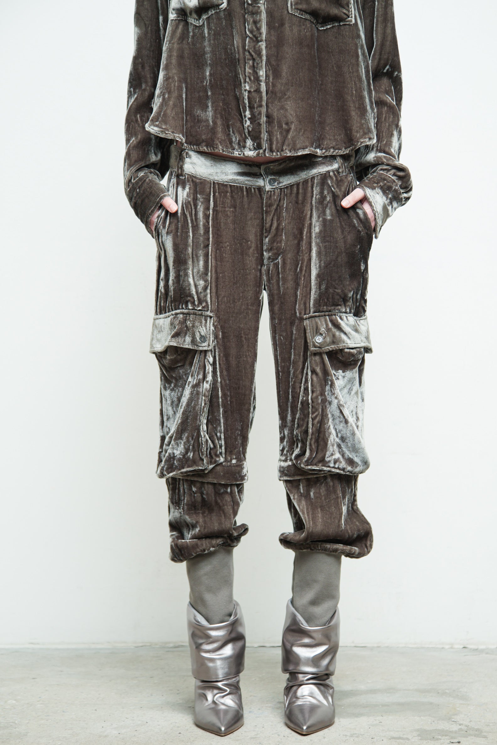 files/S-359F-FreyjaShirt-Quartz-P-359-DhavalPant-Quartz-05.jpg