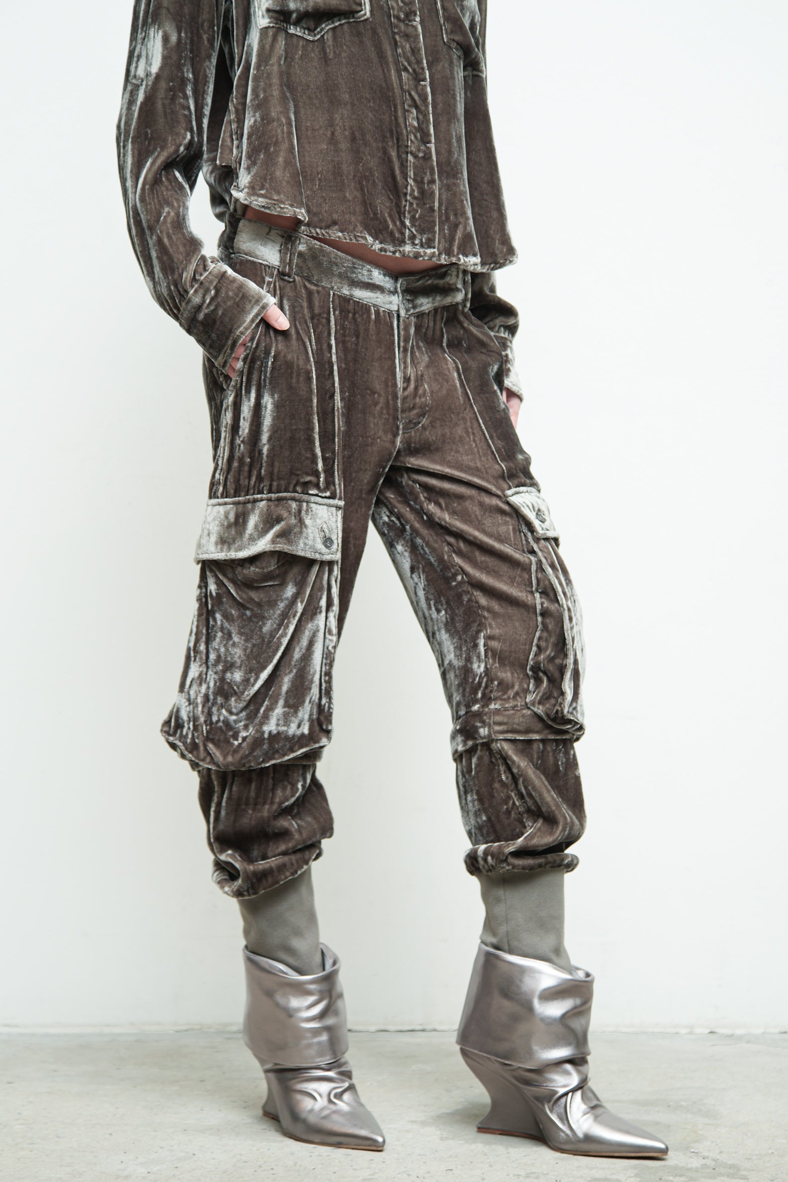 files/S-359F-FreyjaShirt-Quartz-P-359-DhavalPant-Quartz-07.jpg
