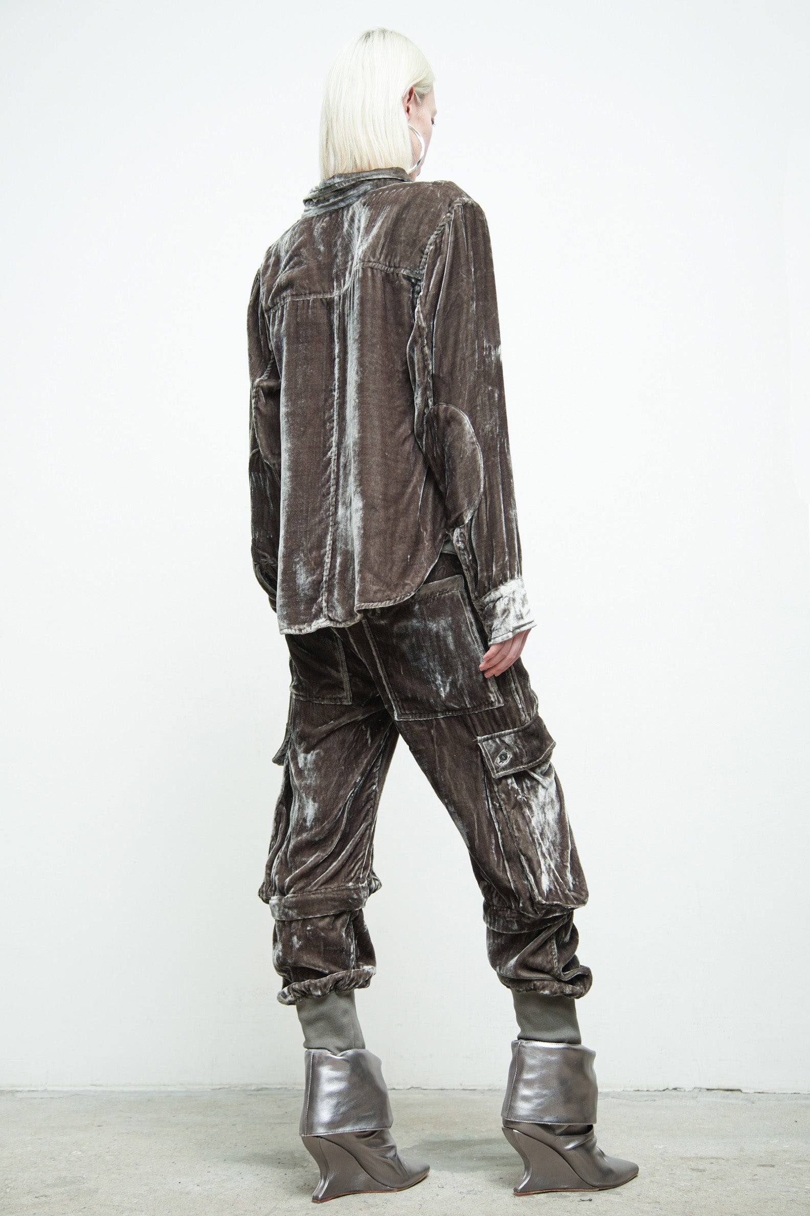 files/S-359F-FreyjaShirt-Quartz-P-359-DhavalPant-Quartz-09.jpg
