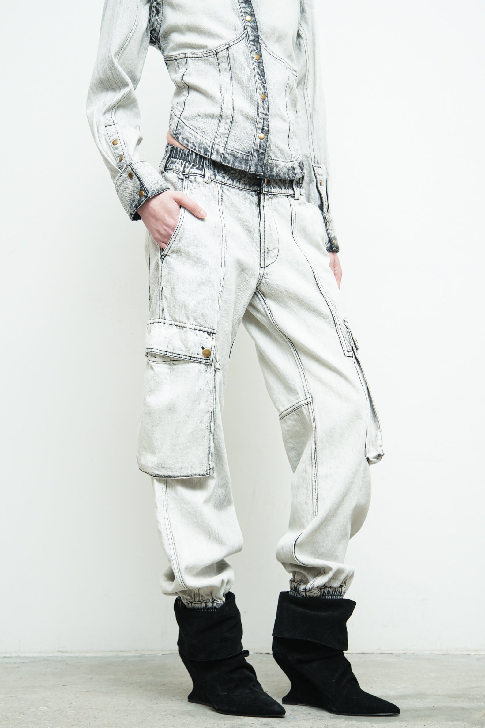 files/S-362B-TateShirt-Black-P-357-DantePant-Black-08.jpg