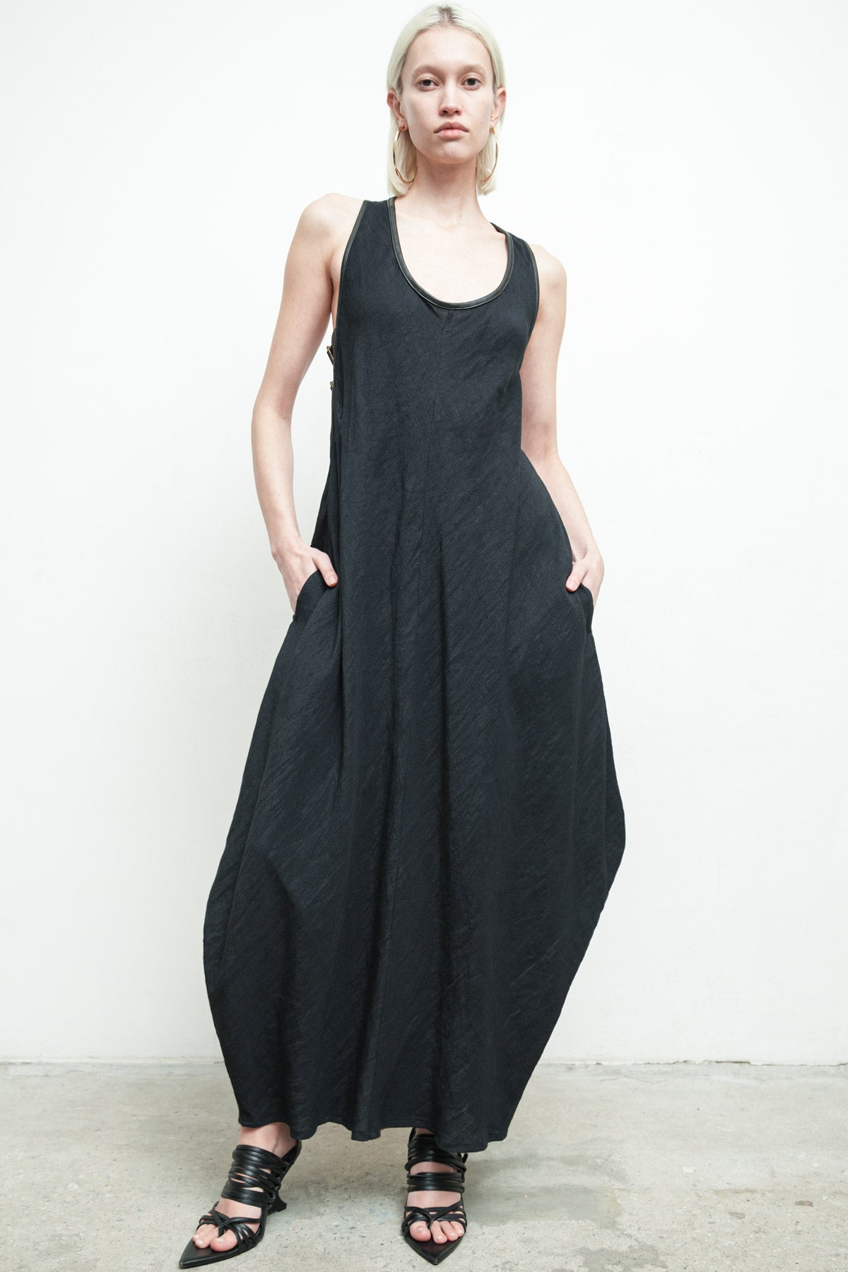 files/SD-415F-LaroDress-Black-05.jpg