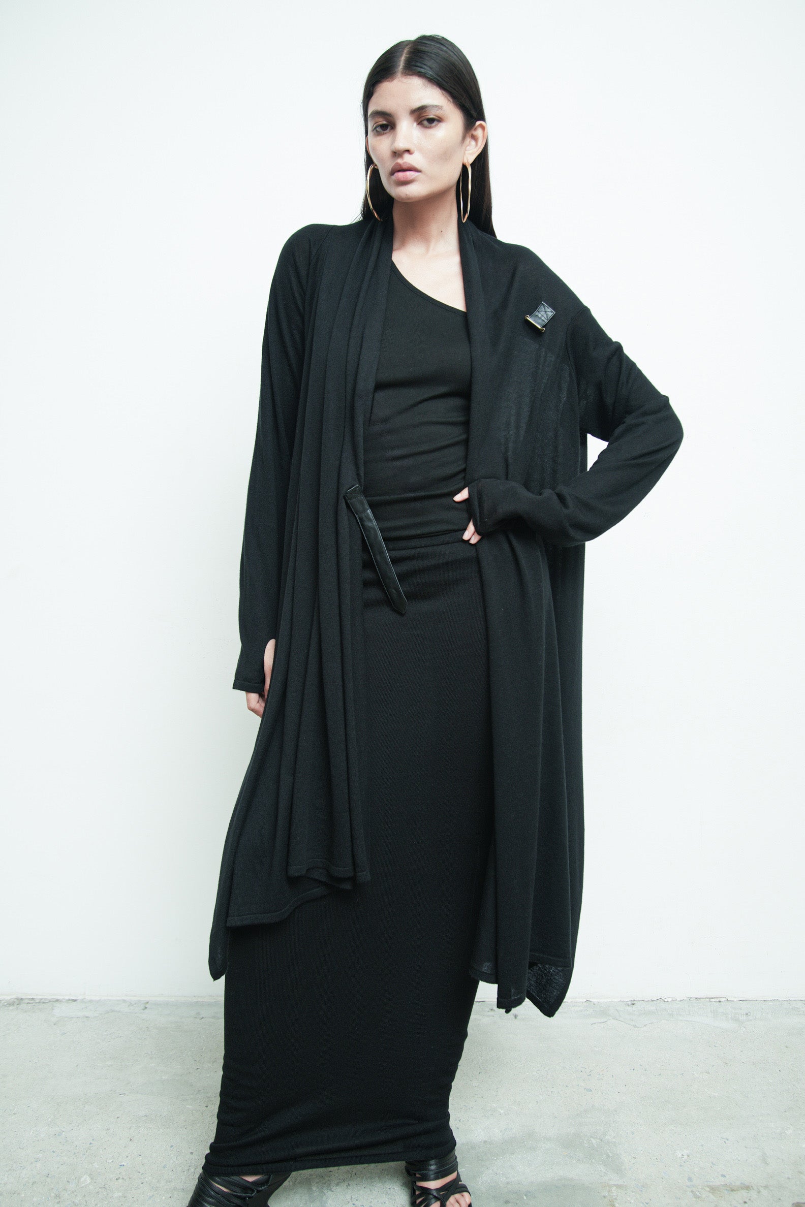 files/SW-479-FaunaSweater-Black-SW-482-TubeSkirt-Black-01.jpg