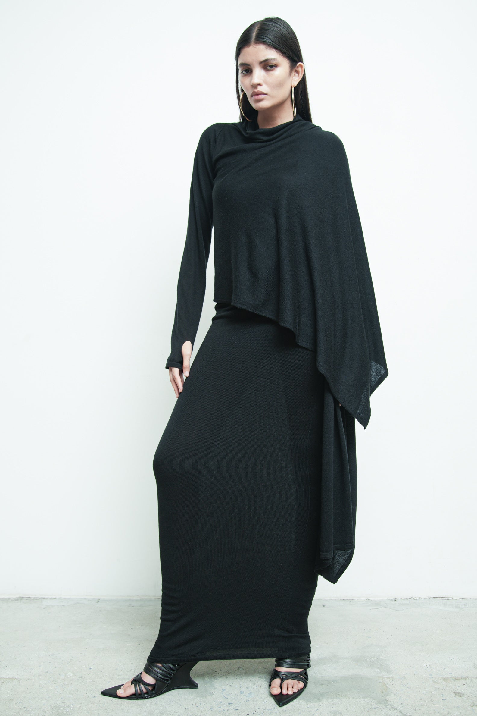 files/SW-479-FaunaSweater-Black-SW-482-TubeSkirt-Black-03.jpg