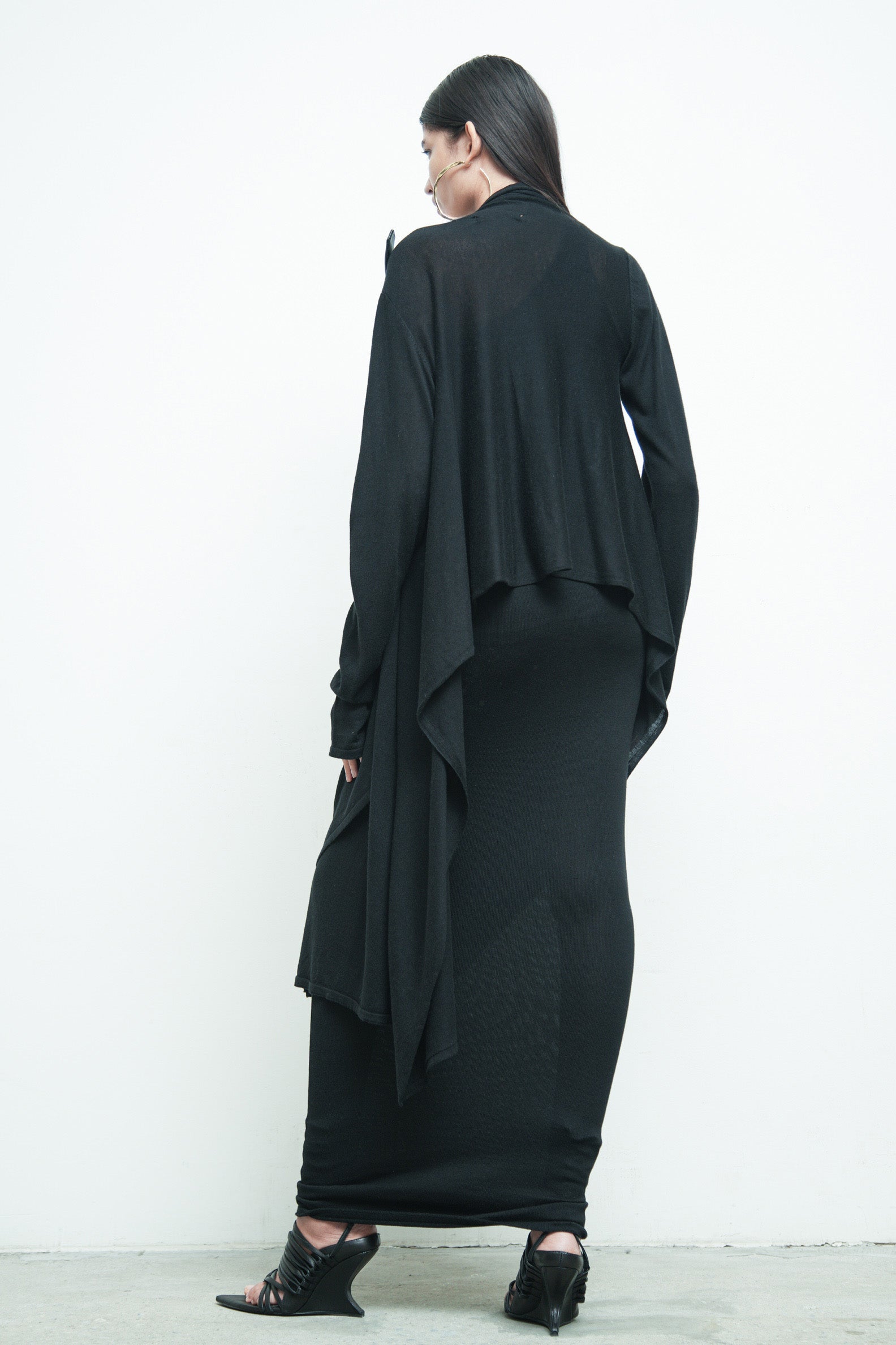 files/SW-479-FaunaSweater-Black-SW-482-TubeSkirt-Black-04.jpg
