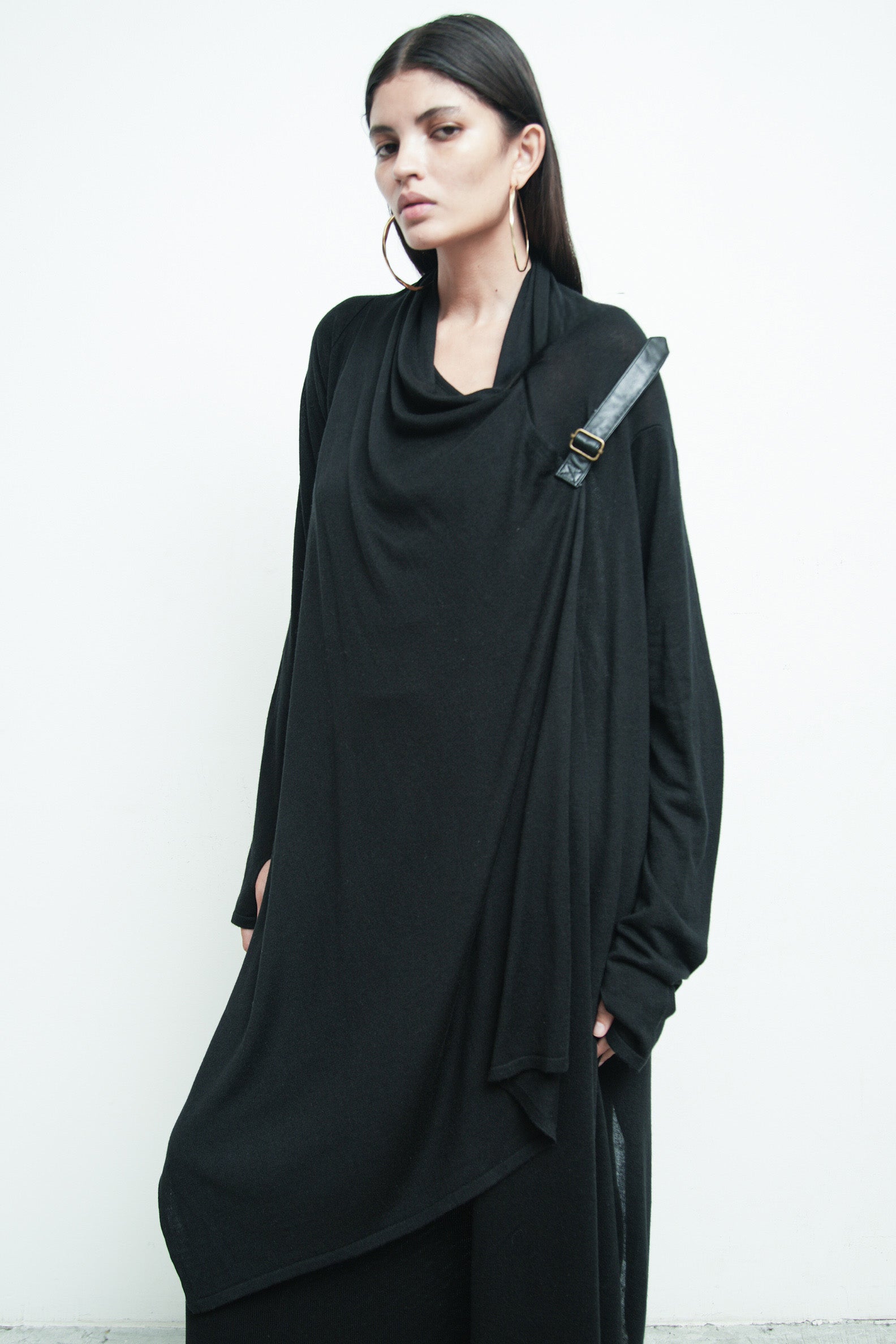 files/SW-479-FaunaSweater-Black-SW-482-TubeSkirt-Black-05.jpg