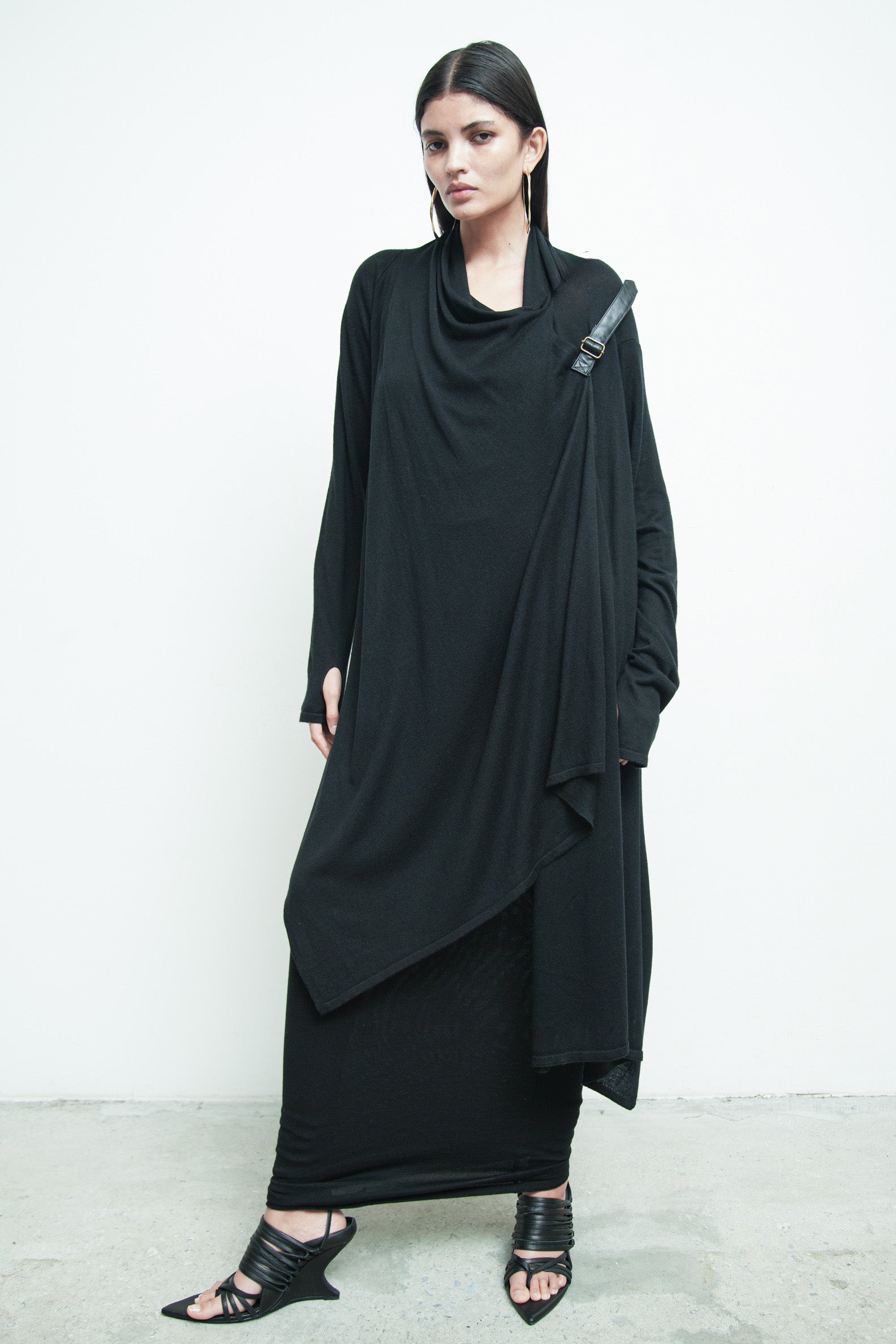 files/SW-479-FaunaSweater-Black-SW-482-TubeSkirt-Black-06.jpg