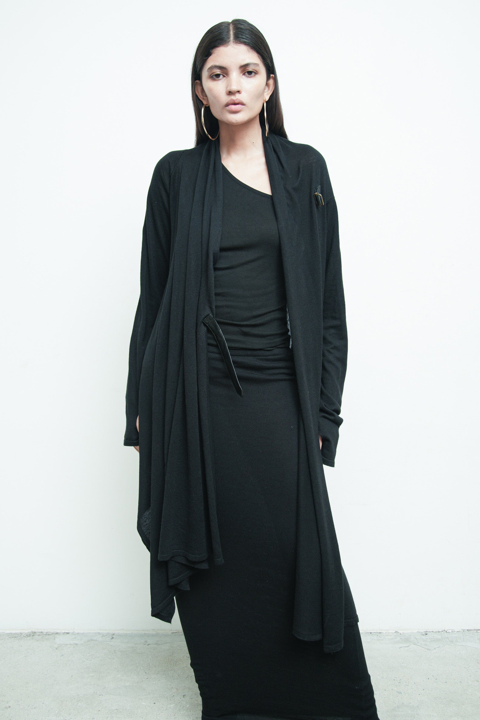 files/SW-479-FaunaSweater-Black-SW-482-TubeSkirt-Black-07.jpg