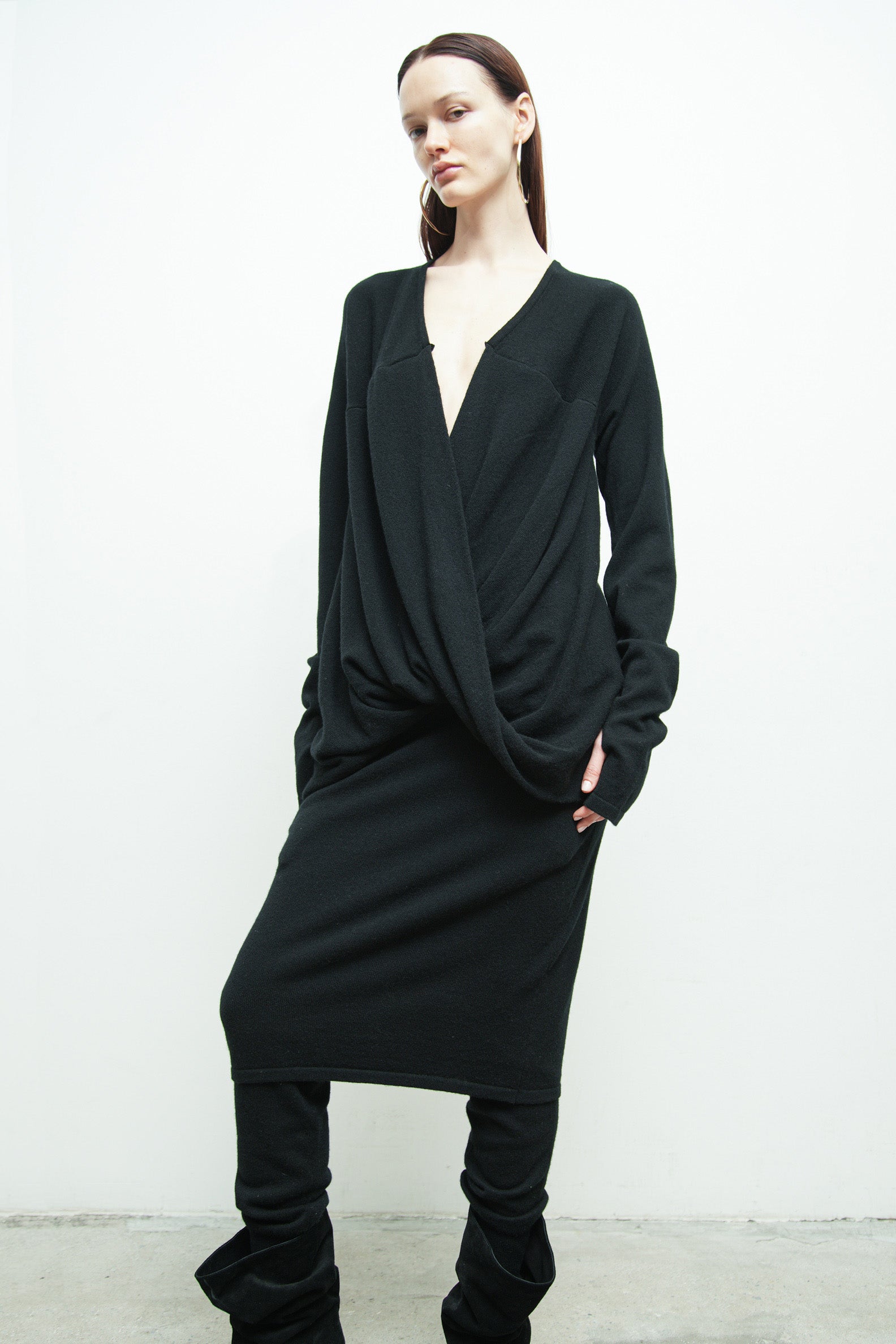files/SW-483-CiskaSweater-Blk-03.jpg
