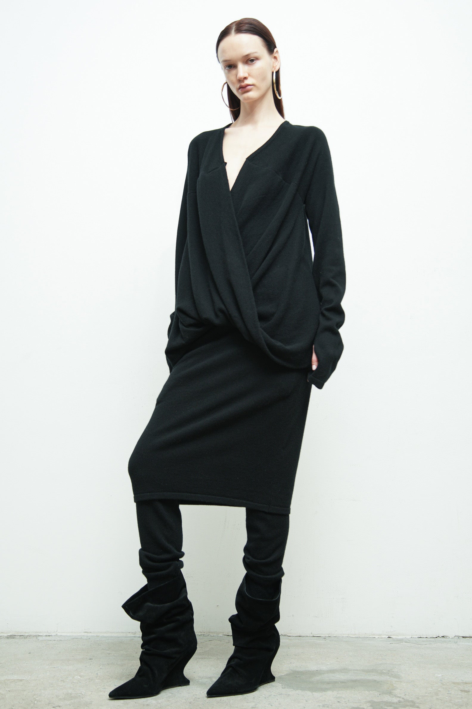 files/SW-483-CiskaSweater-Blk-07.jpg