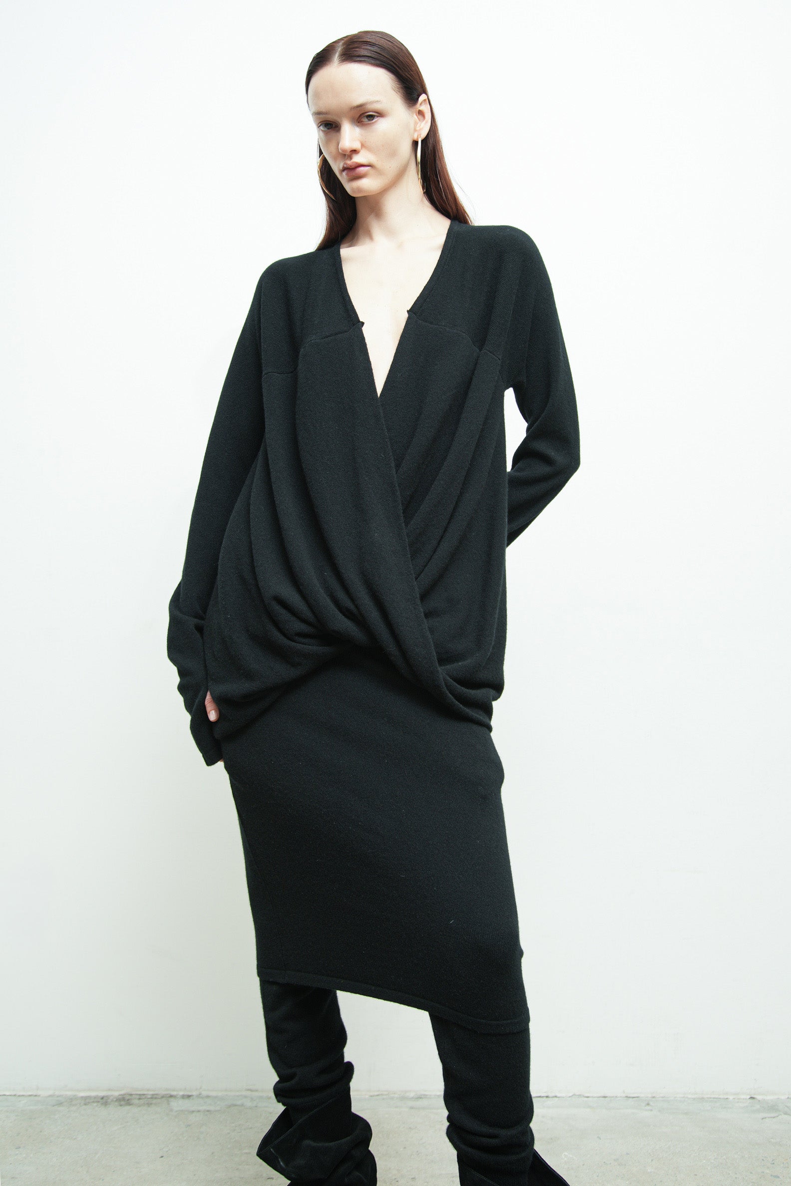files/SW-483-CiskaSweater-Blk-08.jpg
