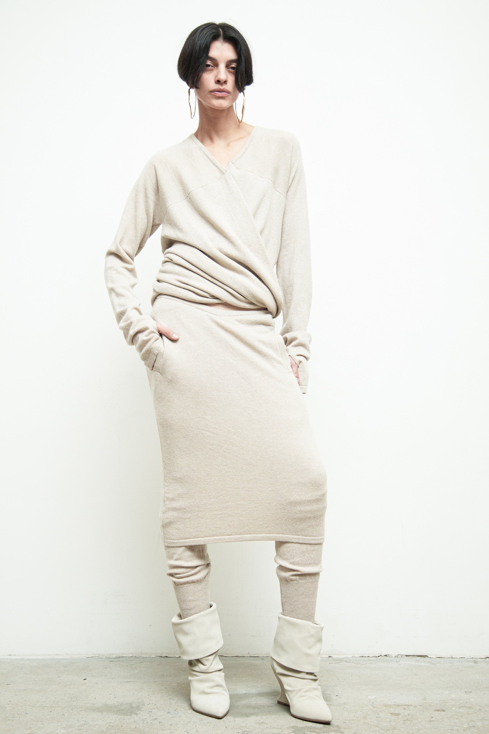 files/SW-483-CiskaSweater-OatmealHeather-KP-355-DekkerSkirtPant-03.jpg
