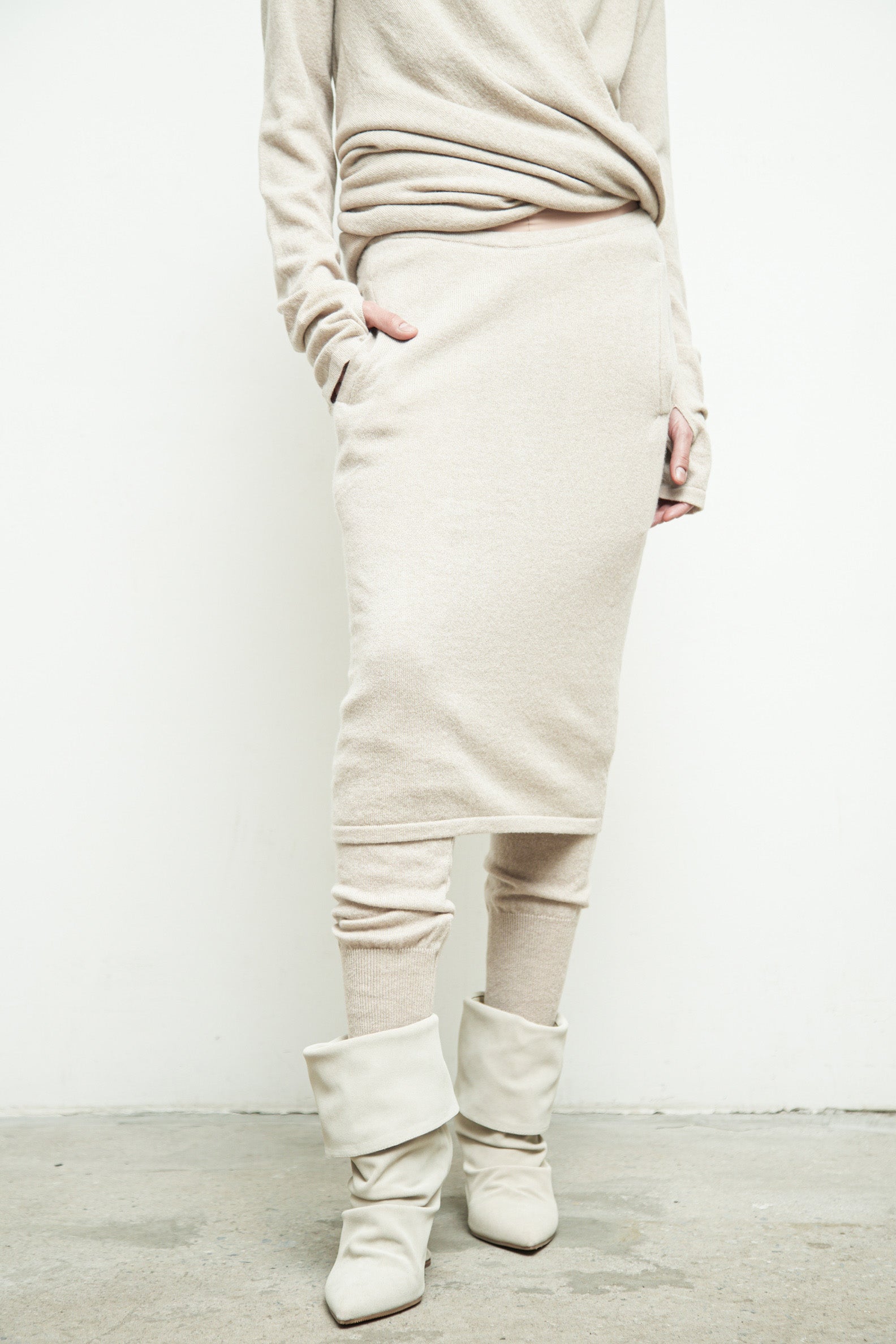 files/SW-483-CiskaSweater-OatmealHeather-KP-355-DekkerSkirtPant-04.jpg