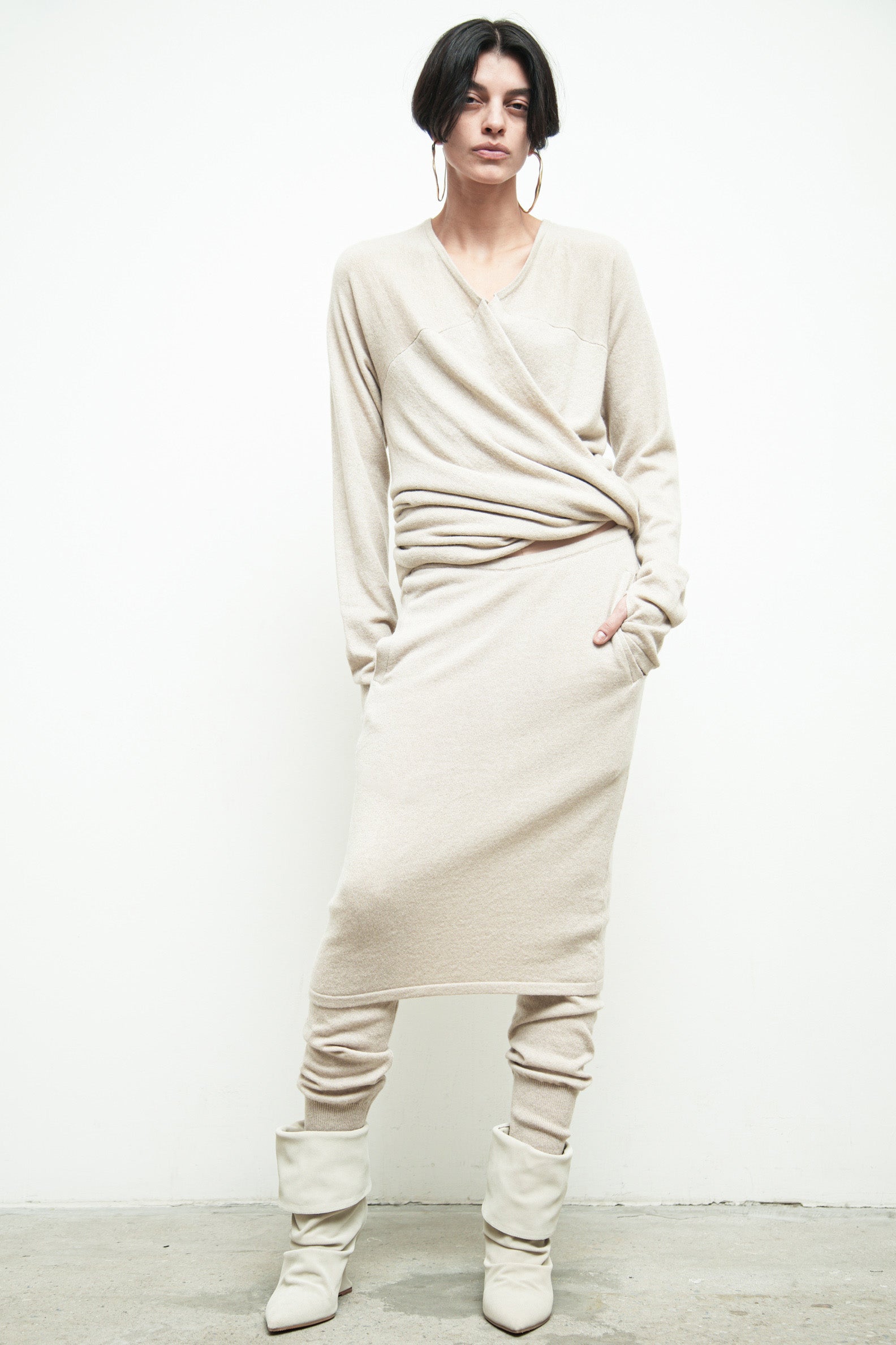 files/SW-483-CiskaSweater-OatmealHeather-KP-355-DekkerSkirtPant-06.jpg