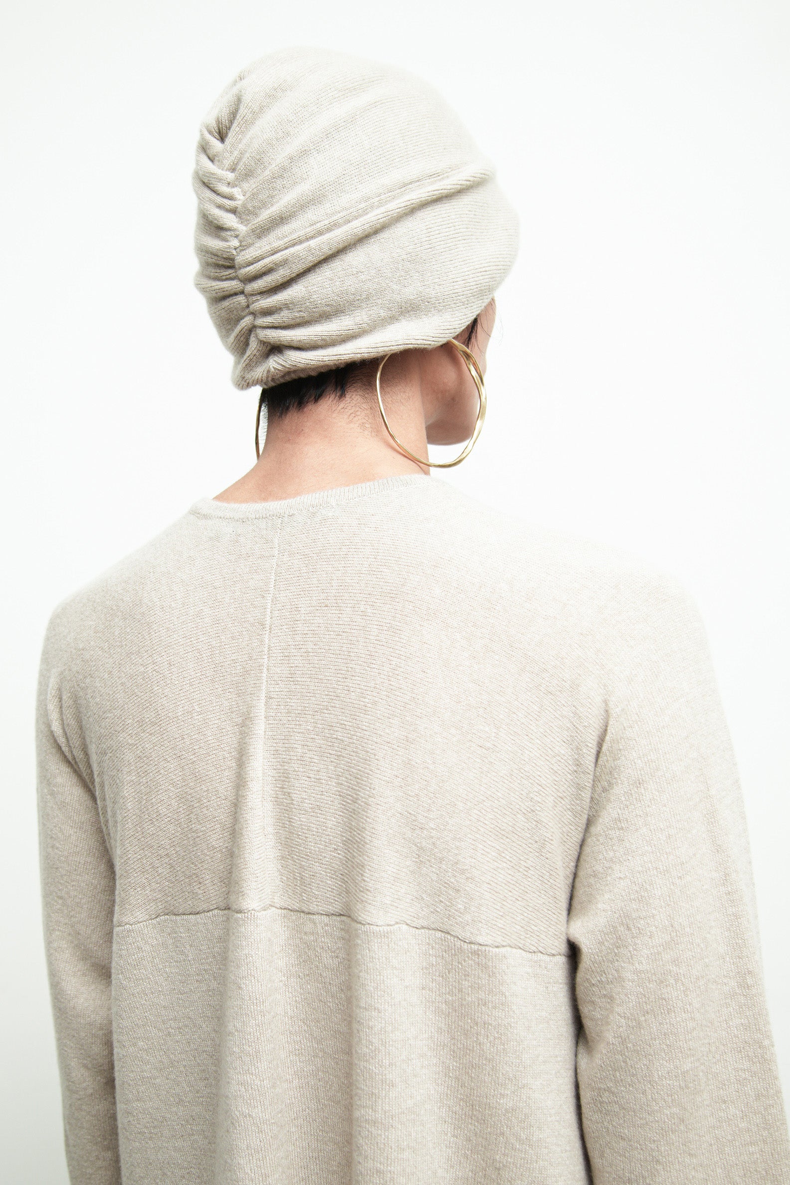 files/SW-483-CiskaSweater-OatmealHeather-KP-355-DekkerSkirtPant-OatmealHeather-A-215TwistCap-OatmealHeather-05.jpg