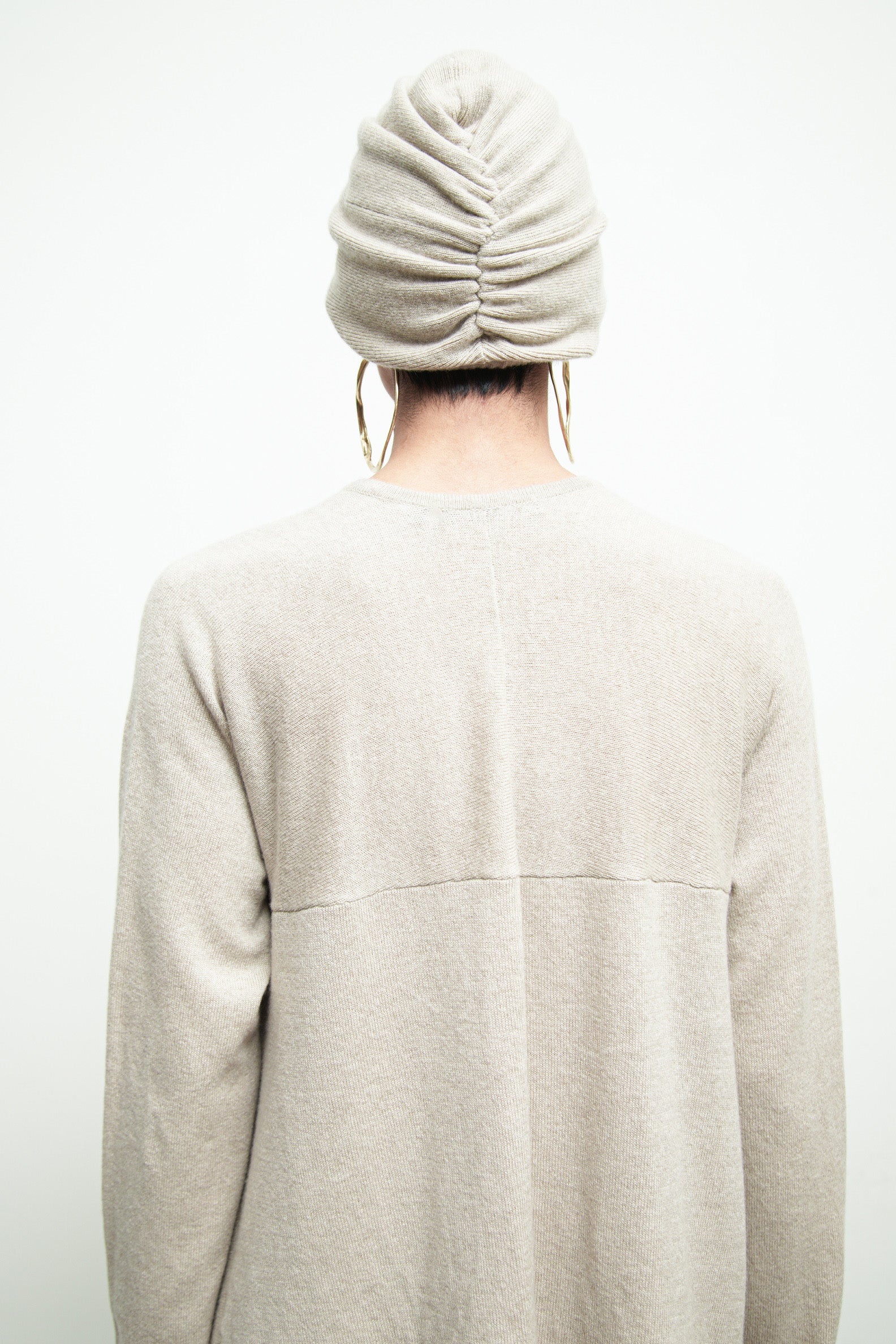 files/SW-483-CiskaSweater-OatmealHeather-KP-355-DekkerSkirtPant-OatmealHeather-A-215TwistCap-OatmealHeather-06.jpg