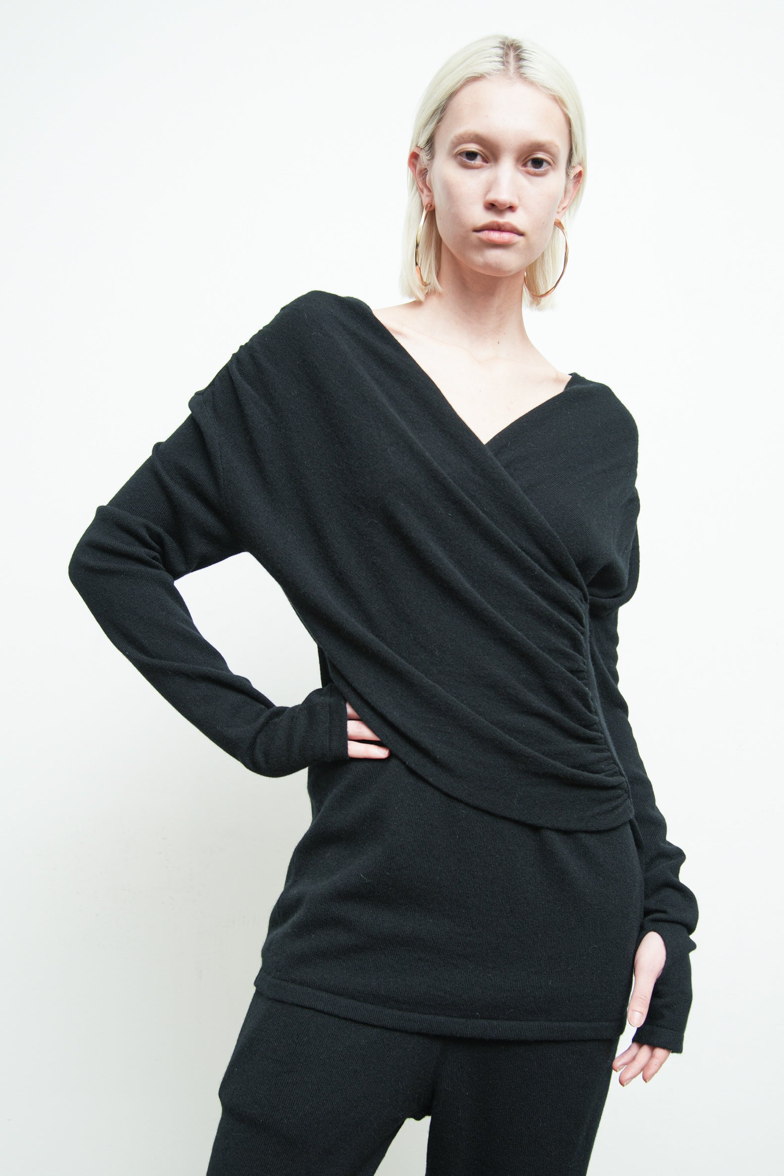 files/SW-486-OpalSweater-Black-01.jpg