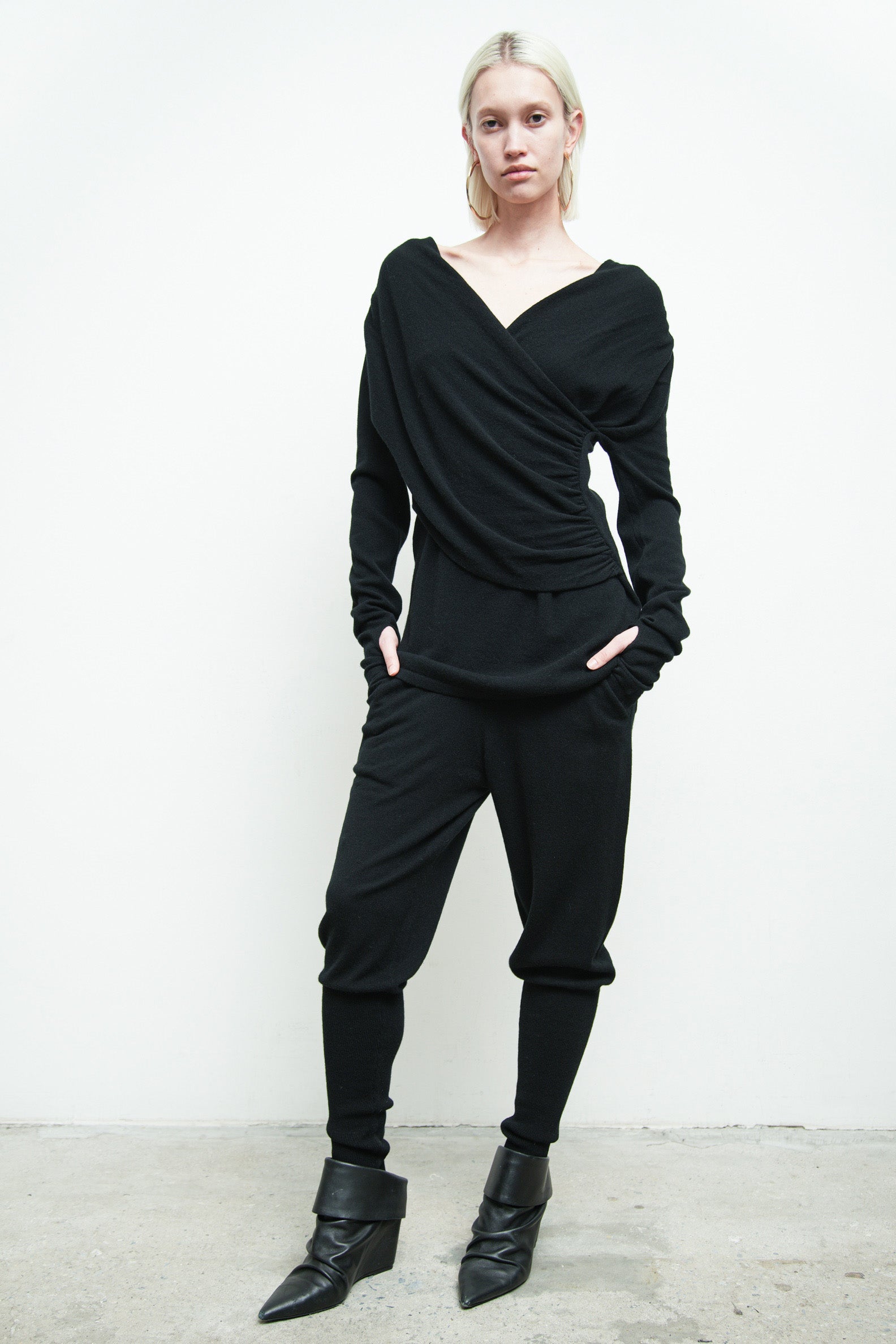 files/SW-486-OpalSweater-Black-02.jpg