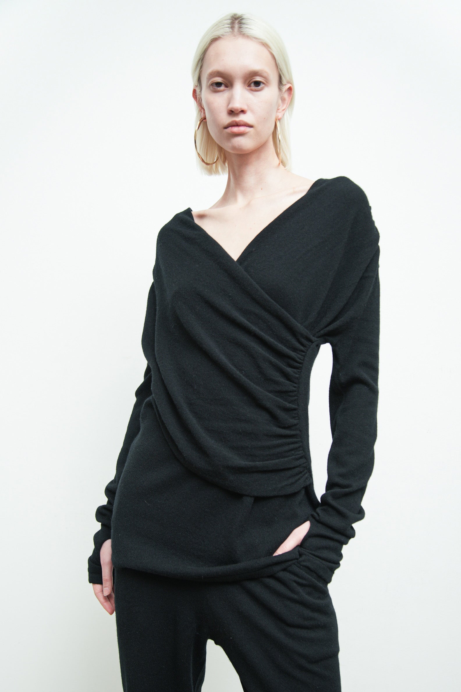 files/SW-486-OpalSweater-Black-03.jpg