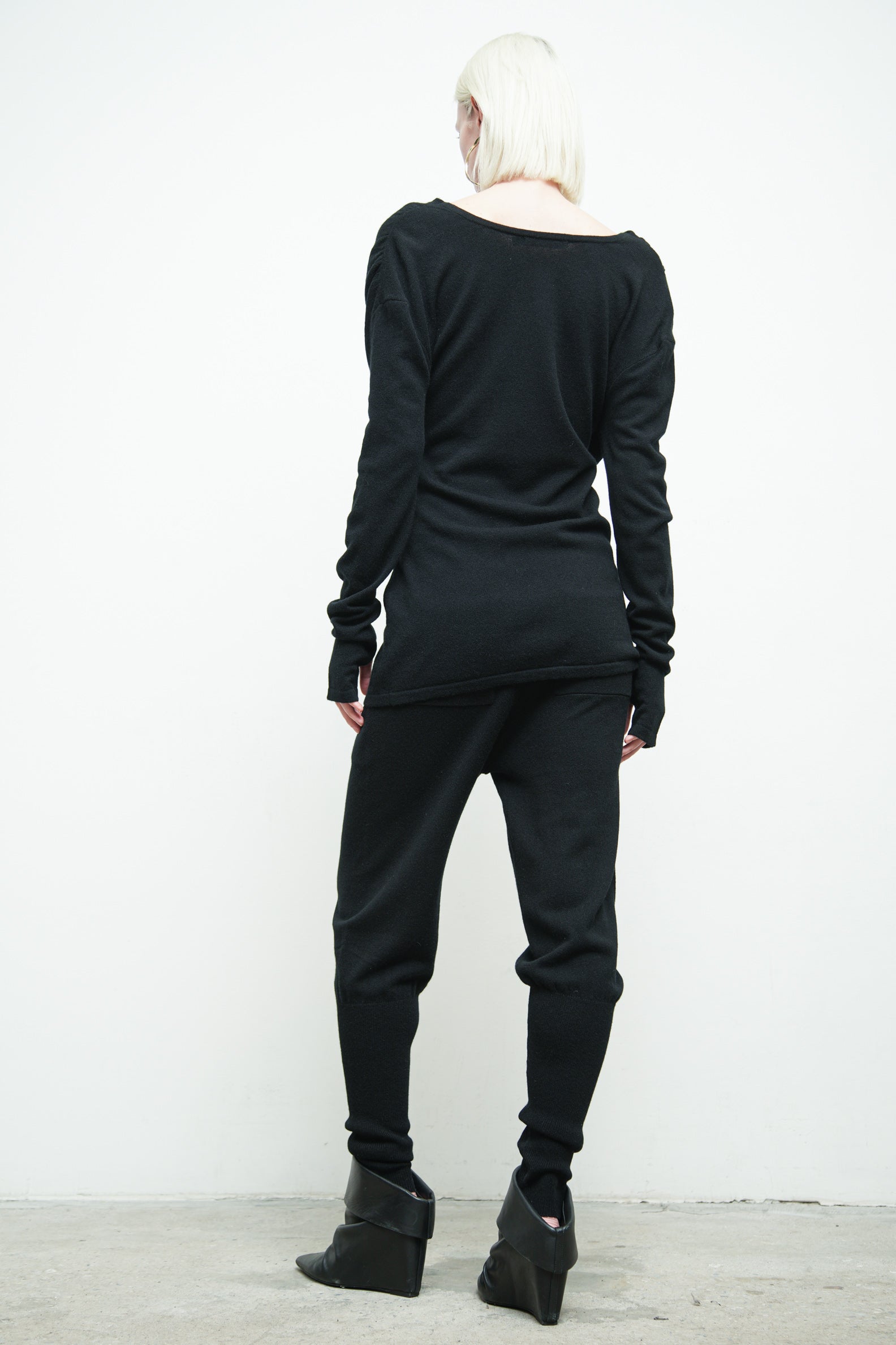files/SW-486-OpalSweater-Black-04.jpg