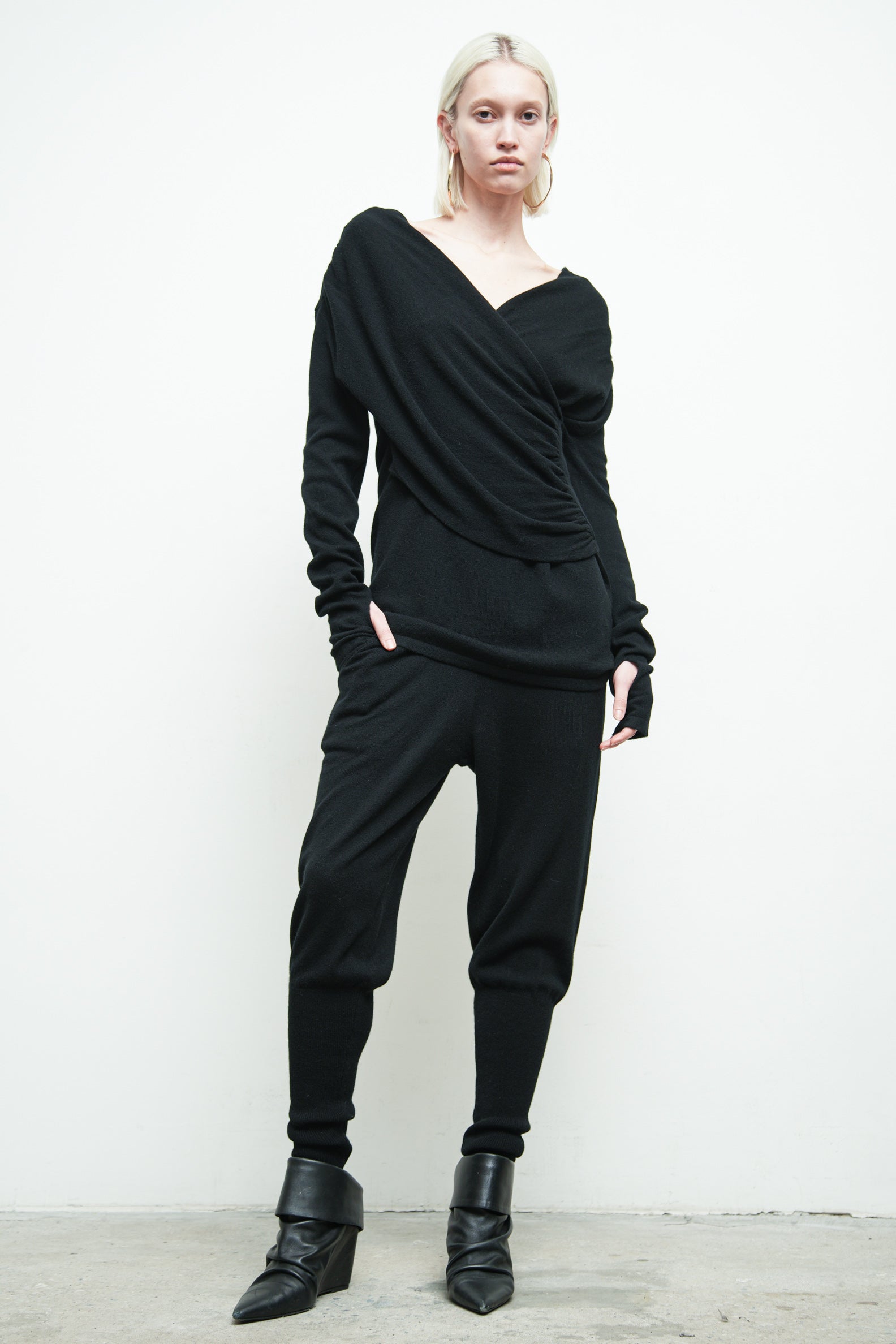 files/SW-486-OpalSweater-Black-06.jpg