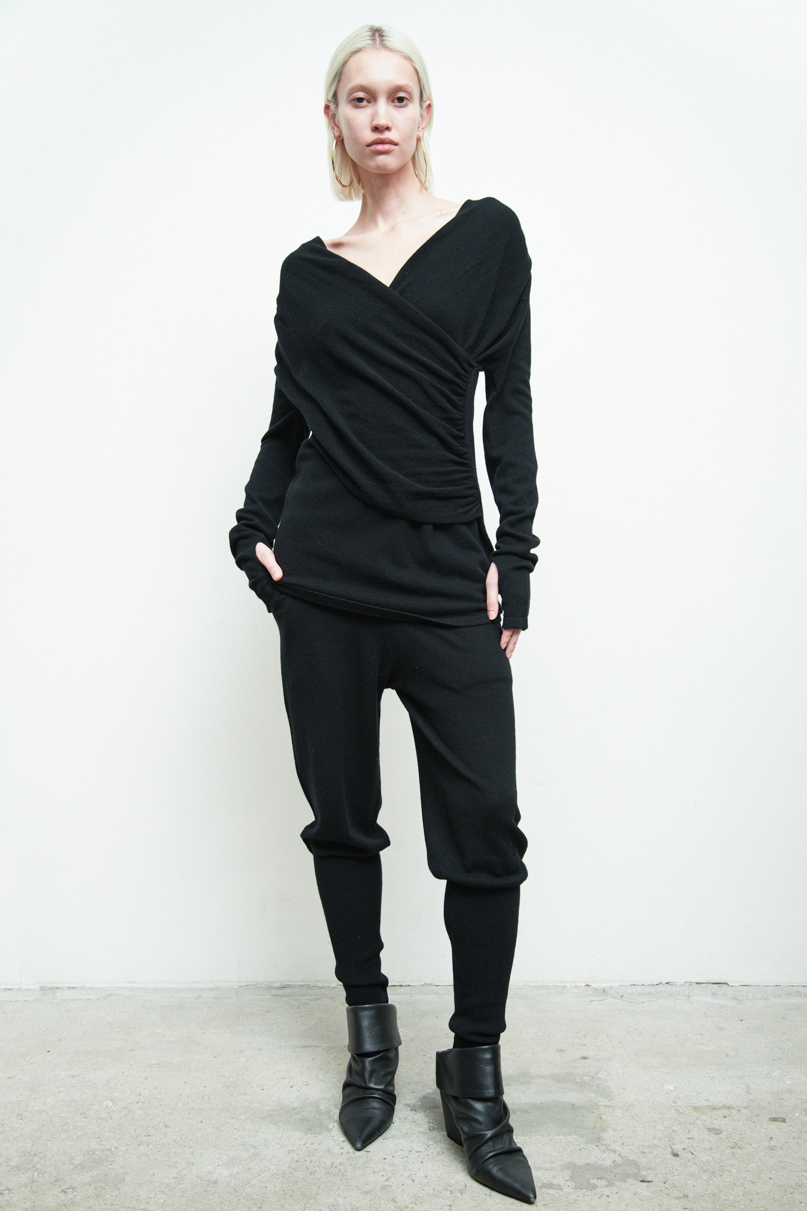 files/SW-486-OpalSweater-Black-07.jpg