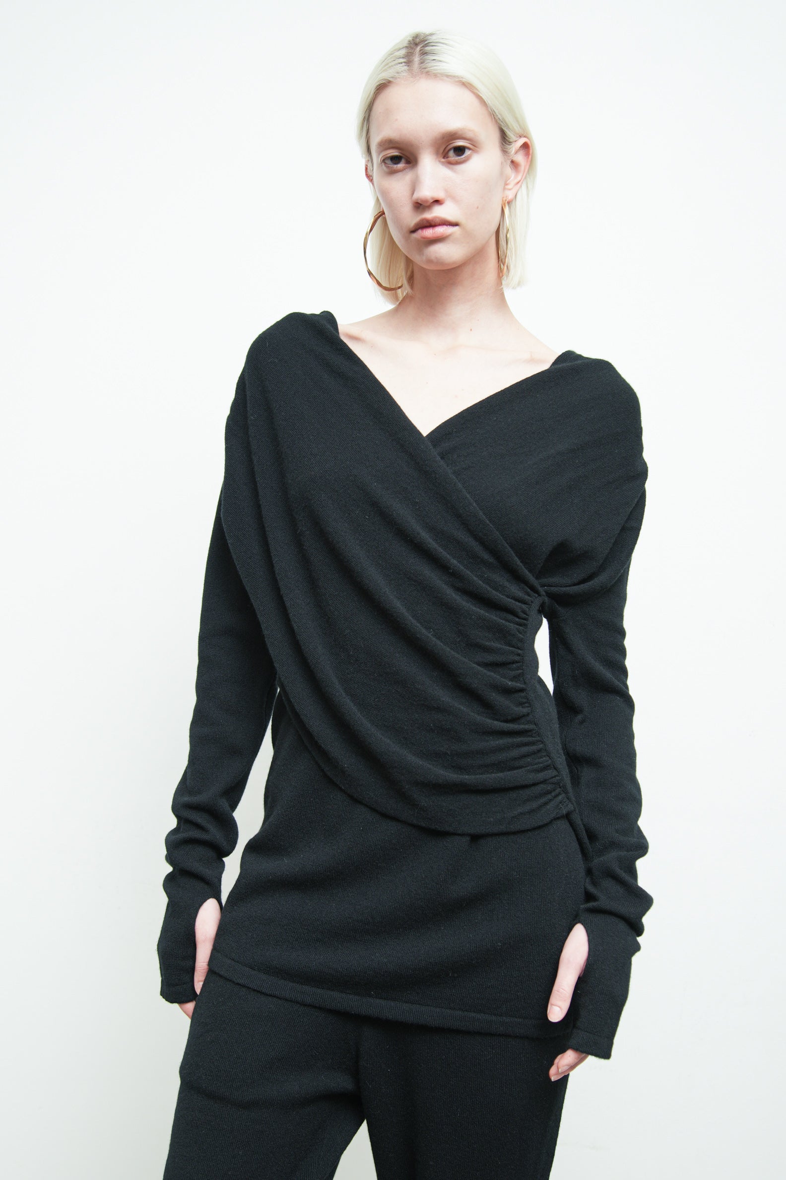 files/SW-486-OpalSweater-Black-08.jpg