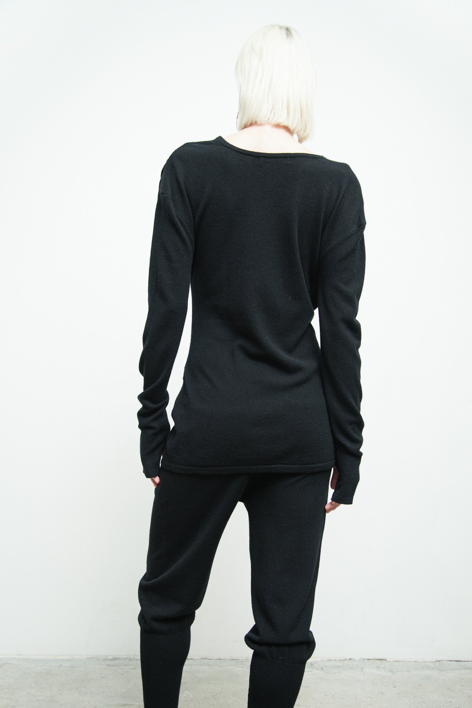files/SW-486-OpalSweater-Black-09.jpg
