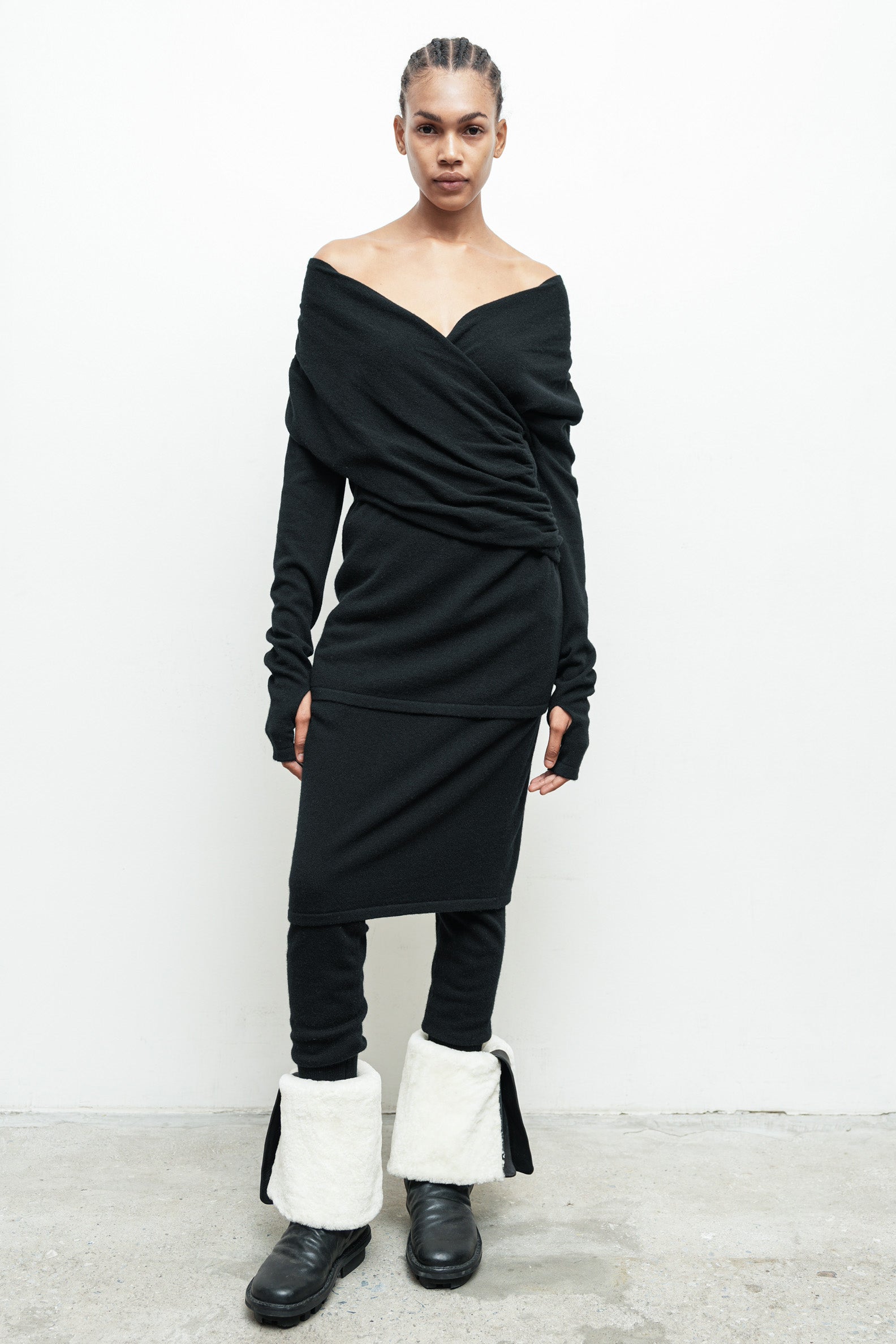 files/SW-486-OpalSweater-Black-GatorBoot-BlackOffWhite-010.jpg