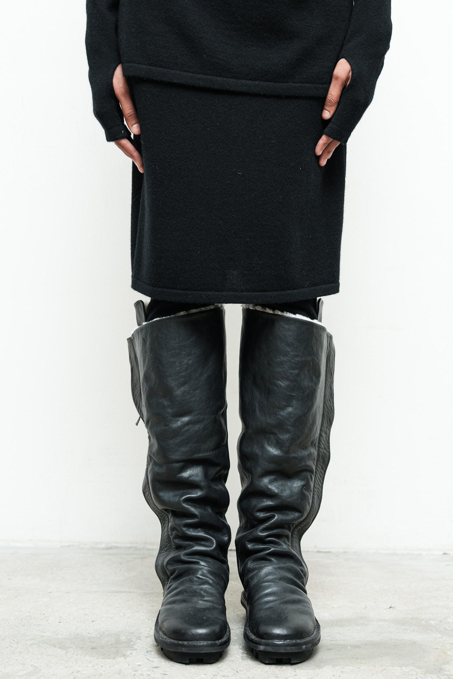 files/SW-486-OpalSweater-Black-GatorBoot-BlackOffWhite-04.jpg