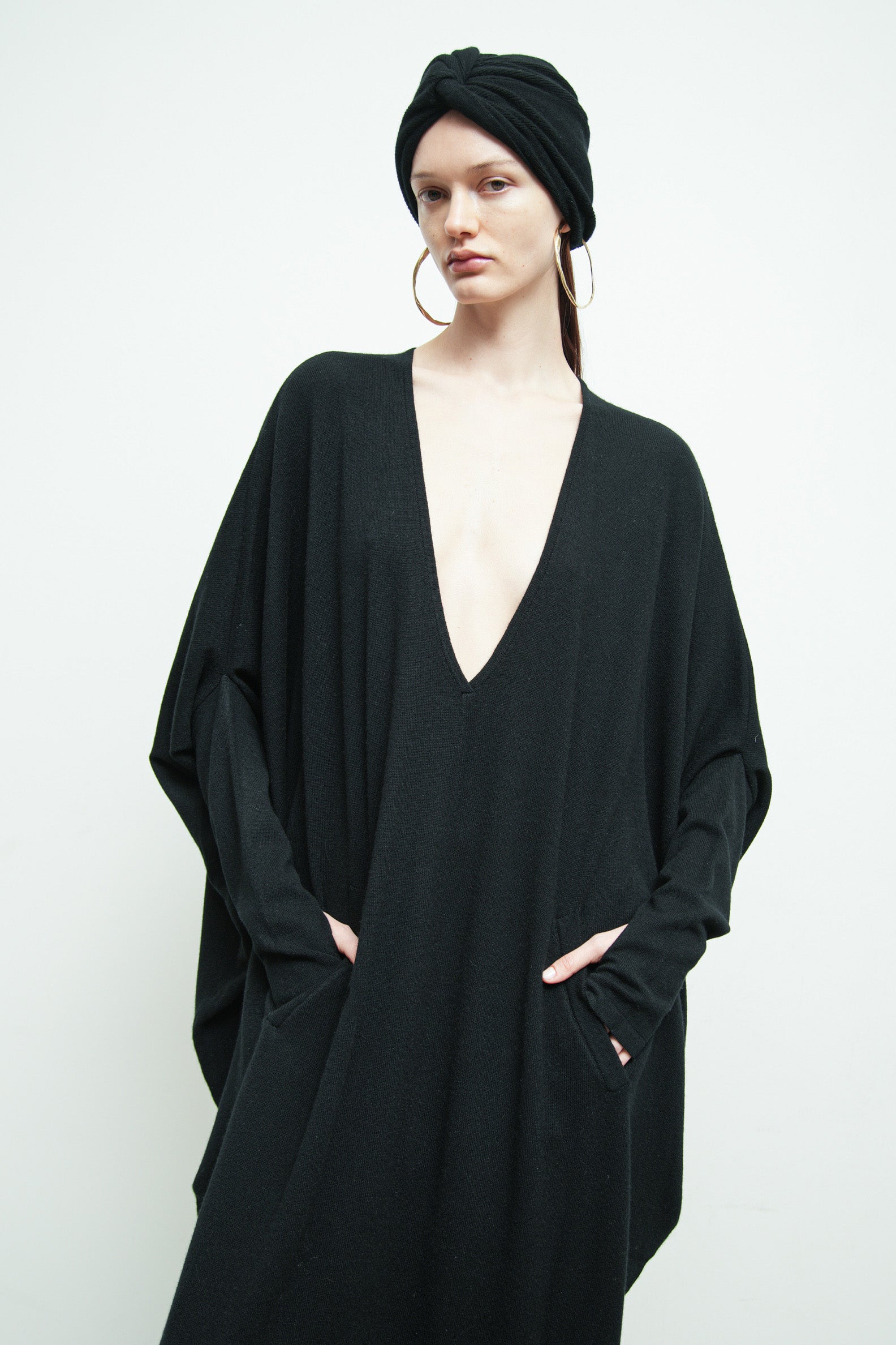 files/SW-491-DemeterDress-Blk-A-215-TwistCap-Blk-07.jpg