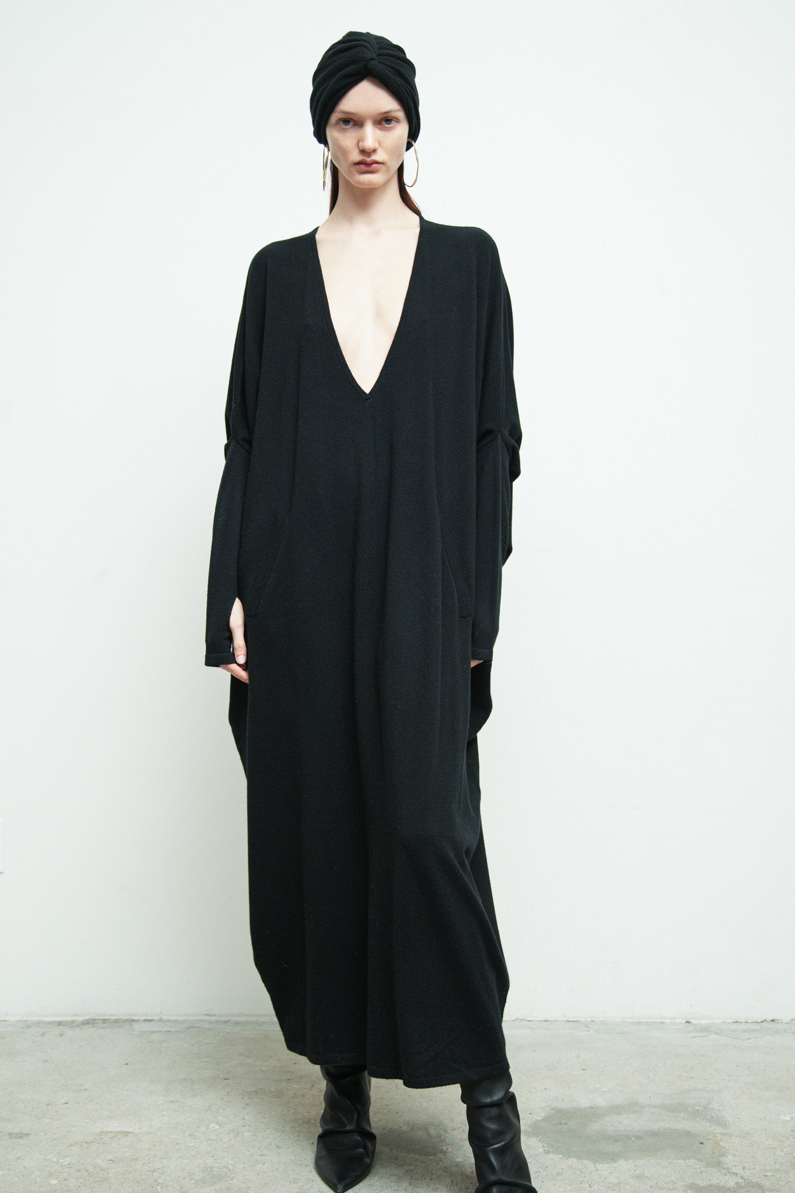 files/SW-491-DemeterDress-Blk-A-215-TwistCap-Blk-08.jpg