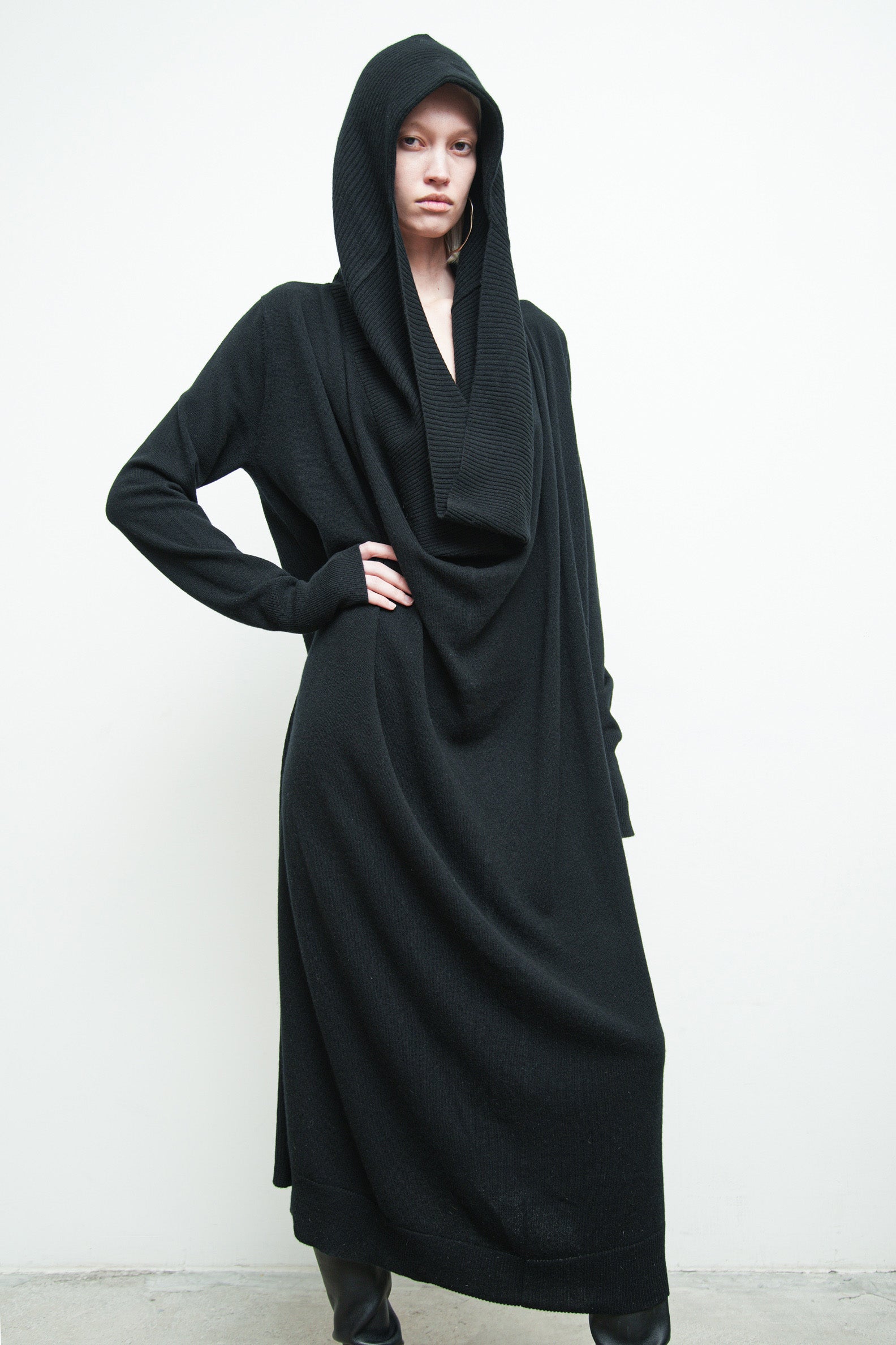 files/Sw-422E-MarcoHoodyDress-Blk-01.jpg